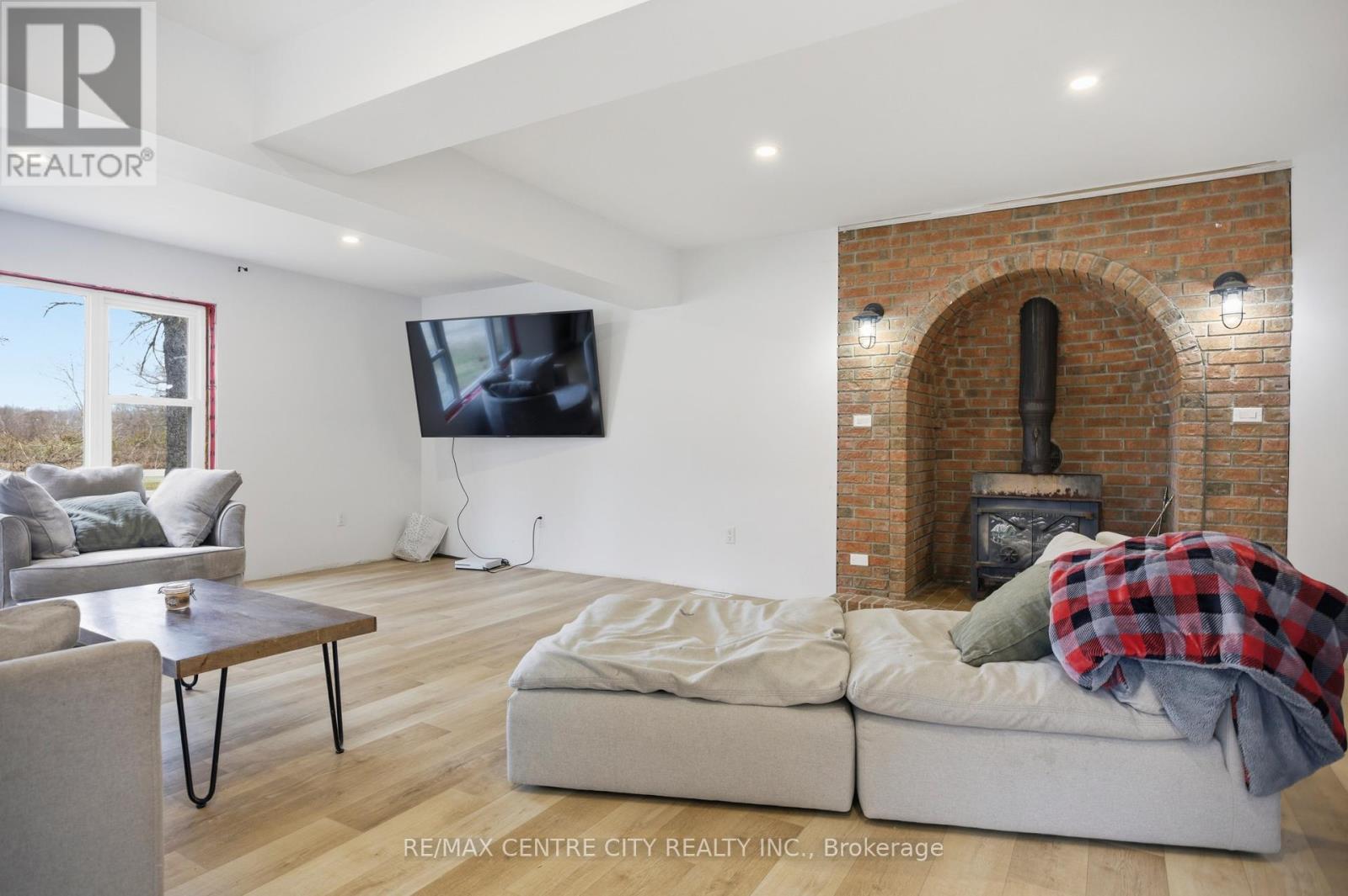 26179 Talbot Line, West Elgin, Ontario  N0L 2P0 - Photo 14 - X12888596