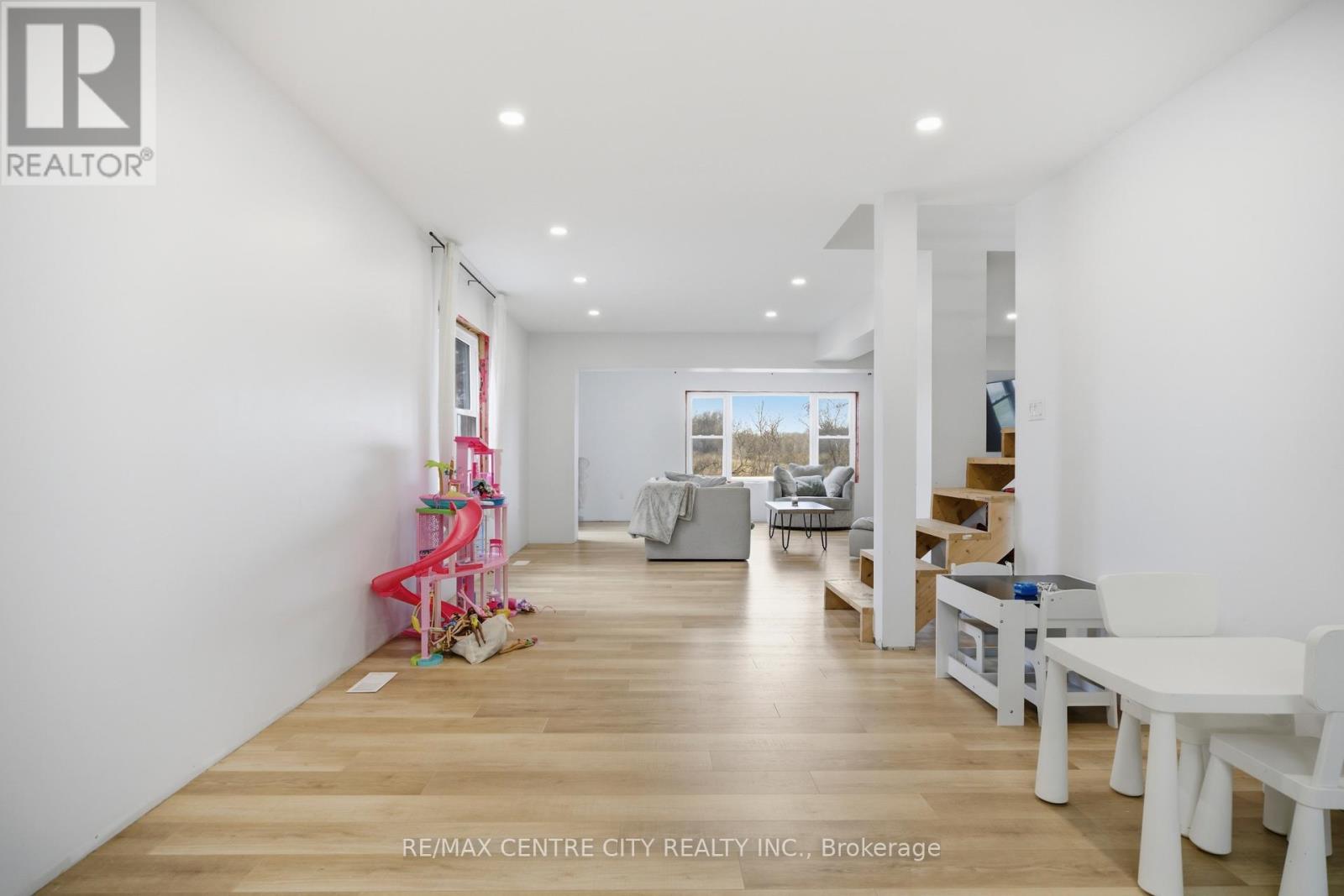 26179 Talbot Line, West Elgin, Ontario  N0L 2P0 - Photo 17 - X12888596