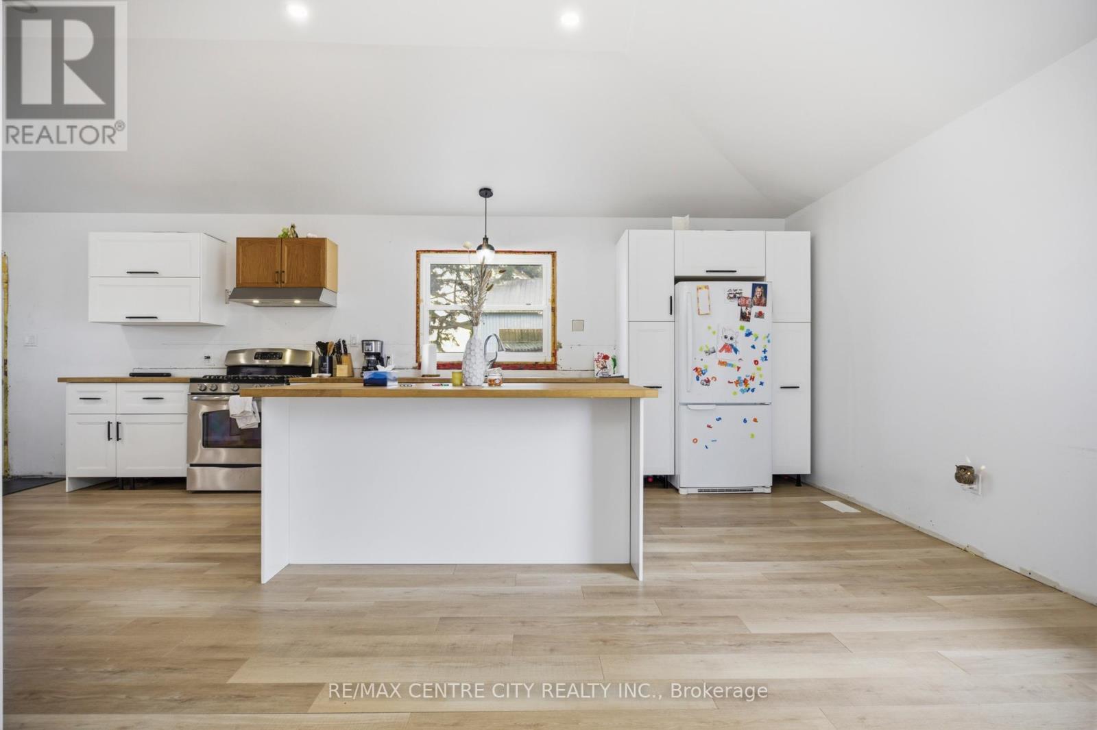 26179 Talbot Line, West Elgin, Ontario  N0L 2P0 - Photo 18 - X12888596