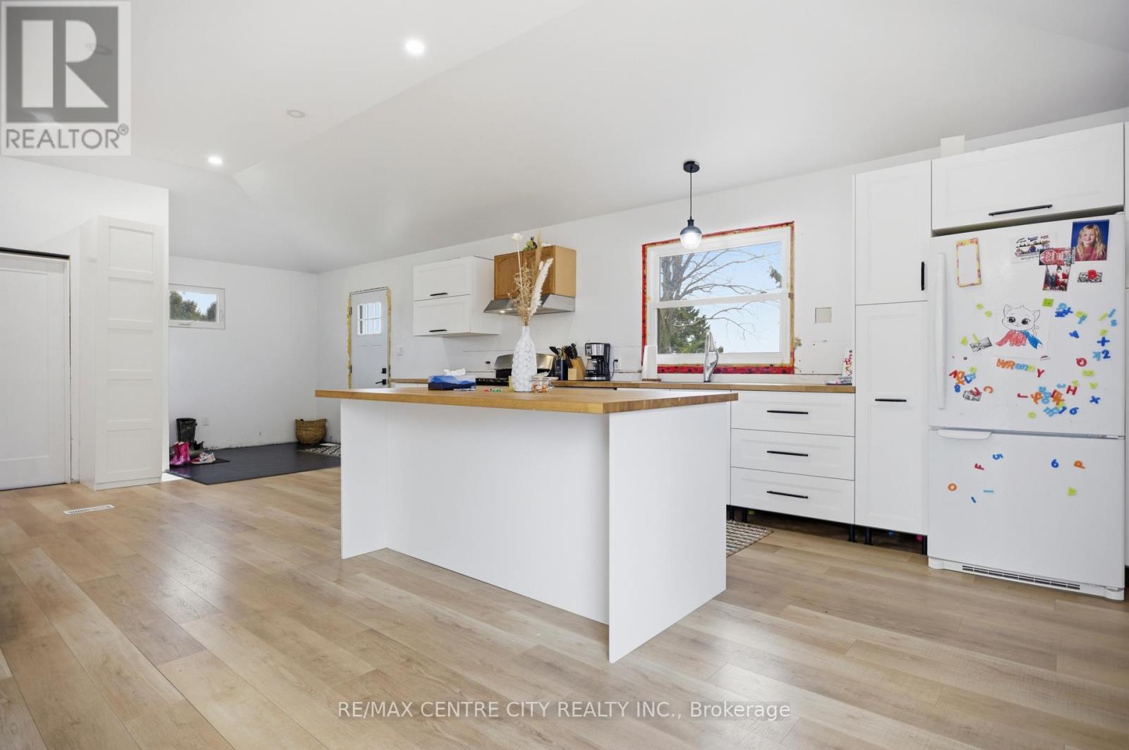 26179 Talbot Line, West Elgin, Ontario  N0L 2P0 - Photo 19 - X12888596