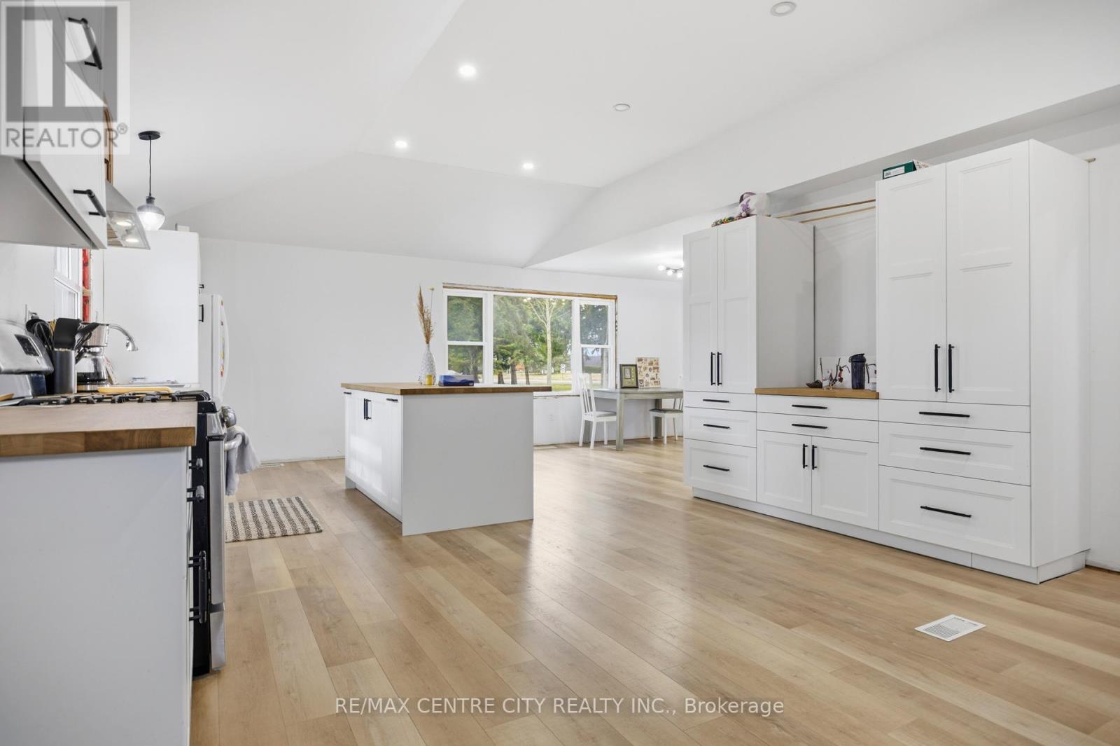 26179 Talbot Line, West Elgin, Ontario  N0L 2P0 - Photo 20 - X12888596