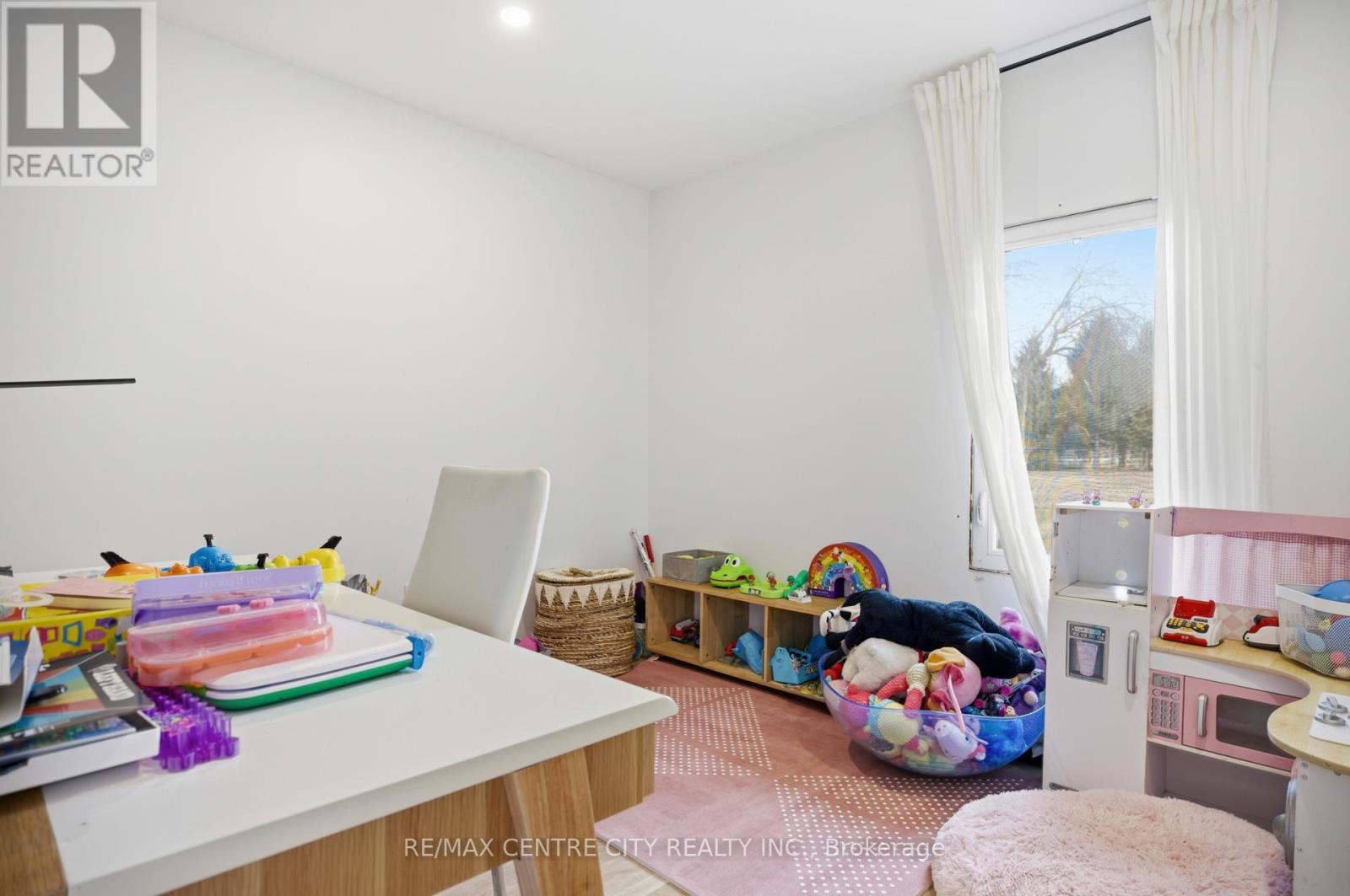 26179 Talbot Line, West Elgin, Ontario  N0L 2P0 - Photo 24 - X12888596