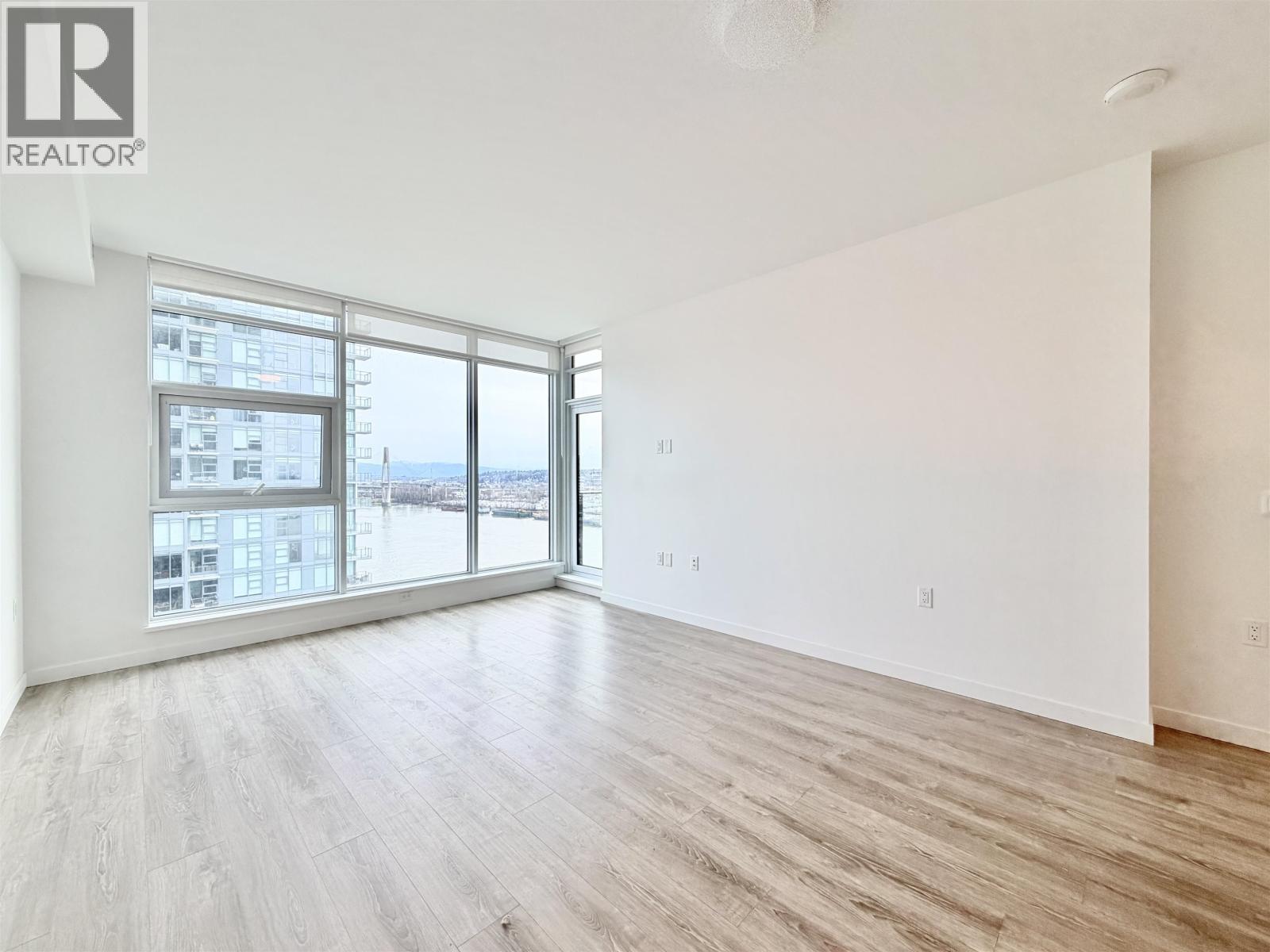 680 Quayside Drive, New Westminster, British Columbia  V3M 0P2 - Photo 2 - R3094438