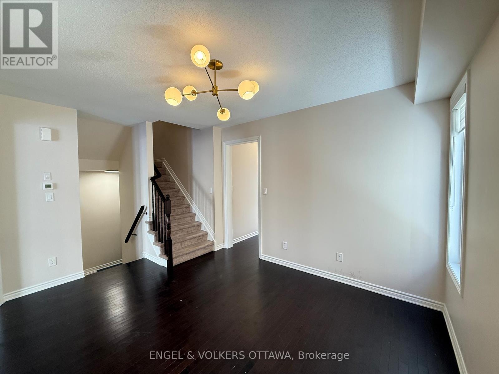 611 Silver Spruce Way, Ottawa, Ontario  K2M 0L2 - Photo 12 - X12888598