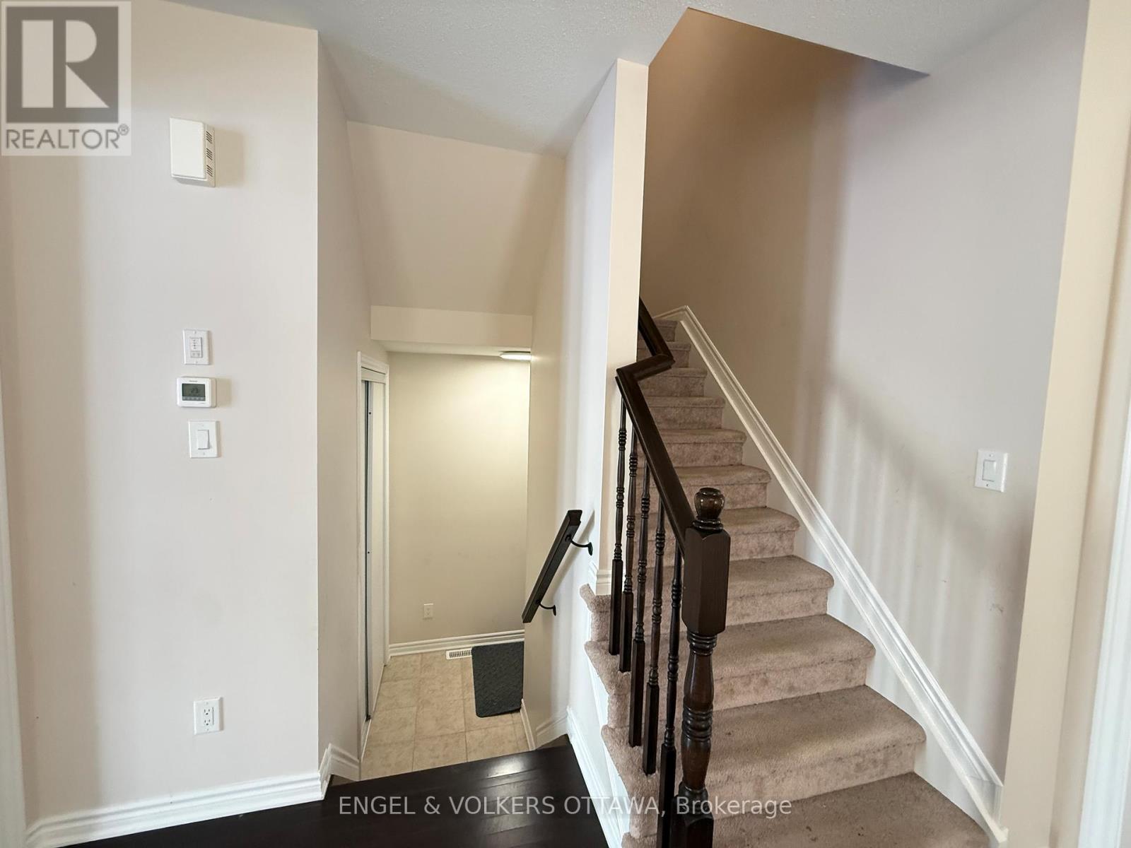 611 Silver Spruce Way, Ottawa, Ontario  K2M 0L2 - Photo 13 - X12888598