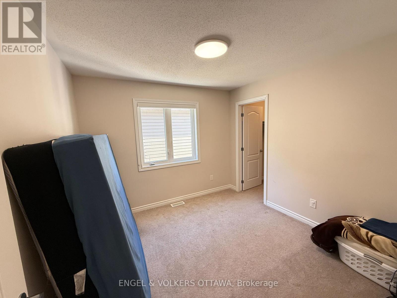 611 Silver Spruce Way, Ottawa, Ontario  K2M 0L2 - Photo 19 - X12888598