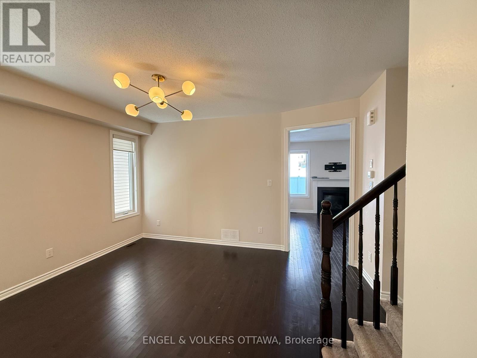 611 Silver Spruce Way, Ottawa, Ontario  K2M 0L2 - Photo 7 - X12888598