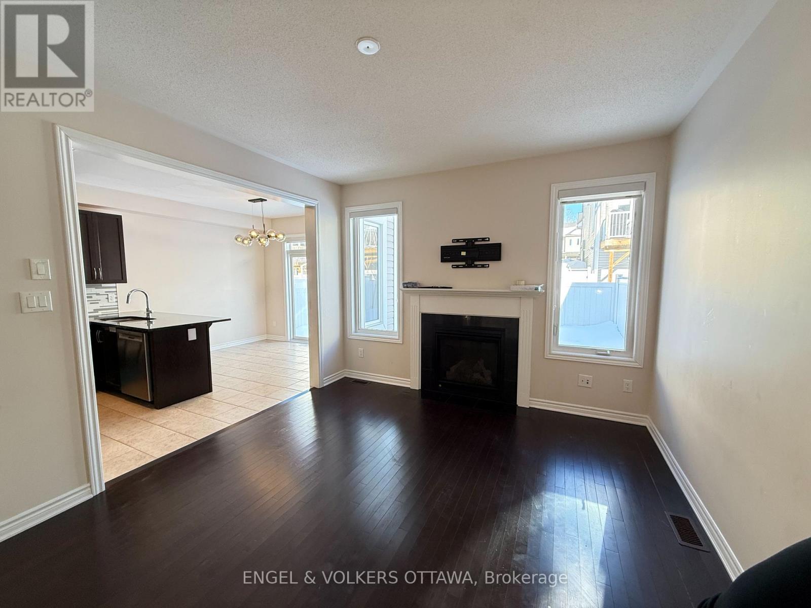 611 Silver Spruce Way, Ottawa, Ontario  K2M 0L2 - Photo 8 - X12888598