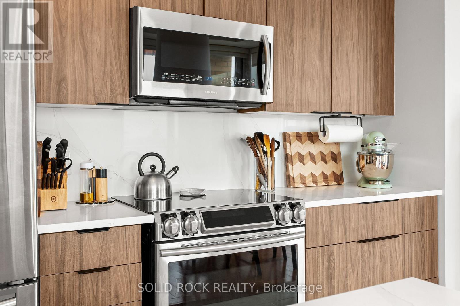 805 - 250 Lett Street, Ottawa, Ontario  K1R 0A8 - Photo 9 - X12888618