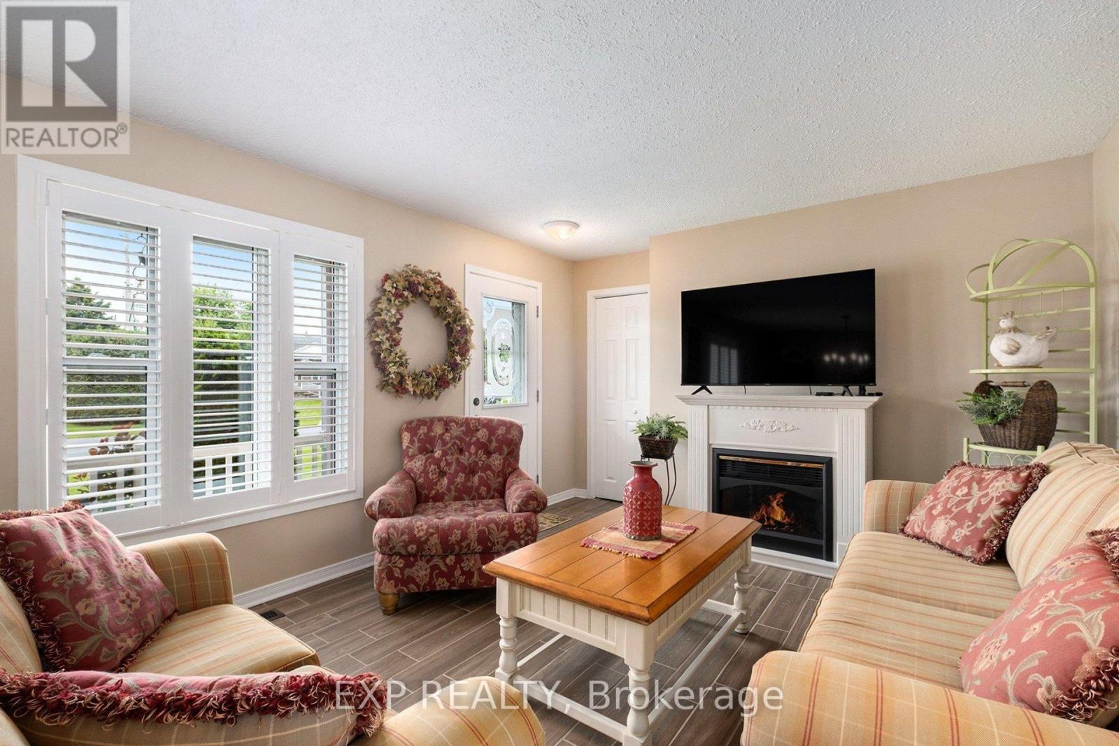 36 Desnoyers Street, Casselman, Ontario  K0A 1M0 - Photo 5 - X12888726