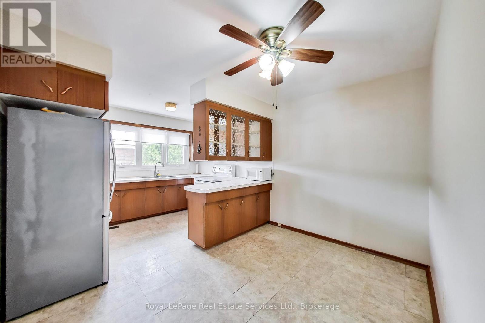 25 Sandringham Avenue, Hamilton (Westcliffe), Ontario  L9C 2H3 - Photo 10 - X12888614