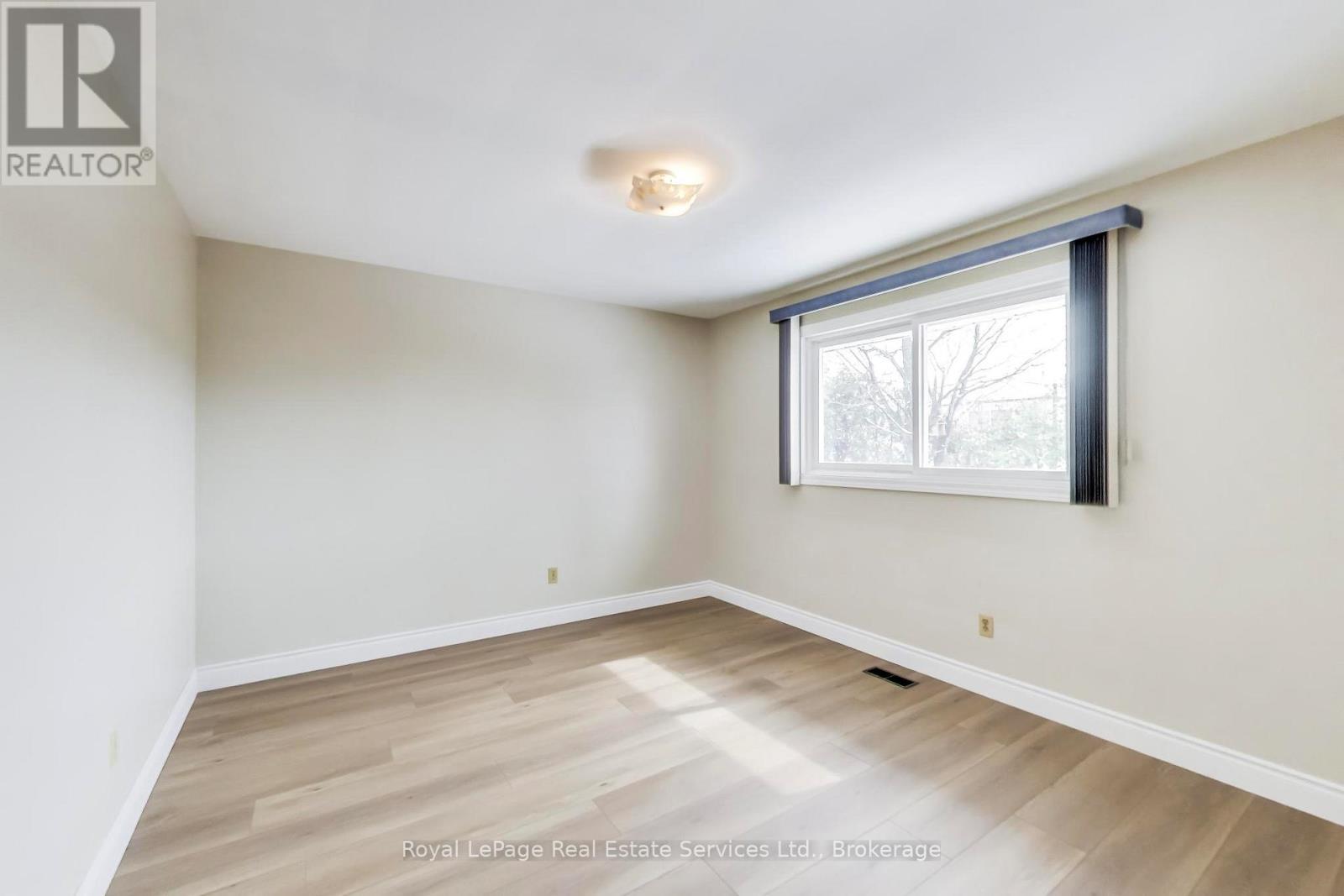 25 Sandringham Avenue, Hamilton (Westcliffe), Ontario  L9C 2H3 - Photo 12 - X12888614