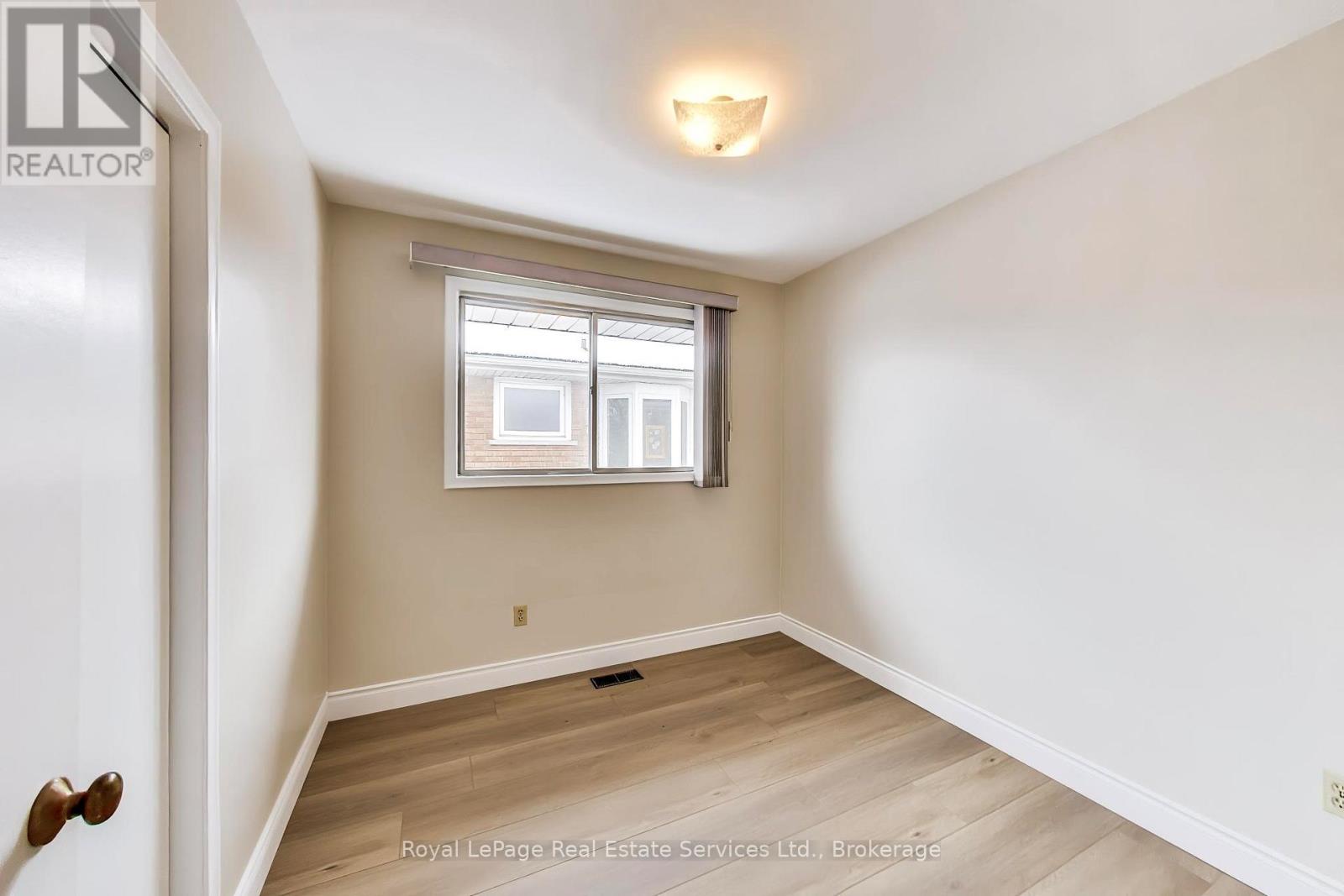 25 Sandringham Avenue, Hamilton (Westcliffe), Ontario  L9C 2H3 - Photo 14 - X12888614