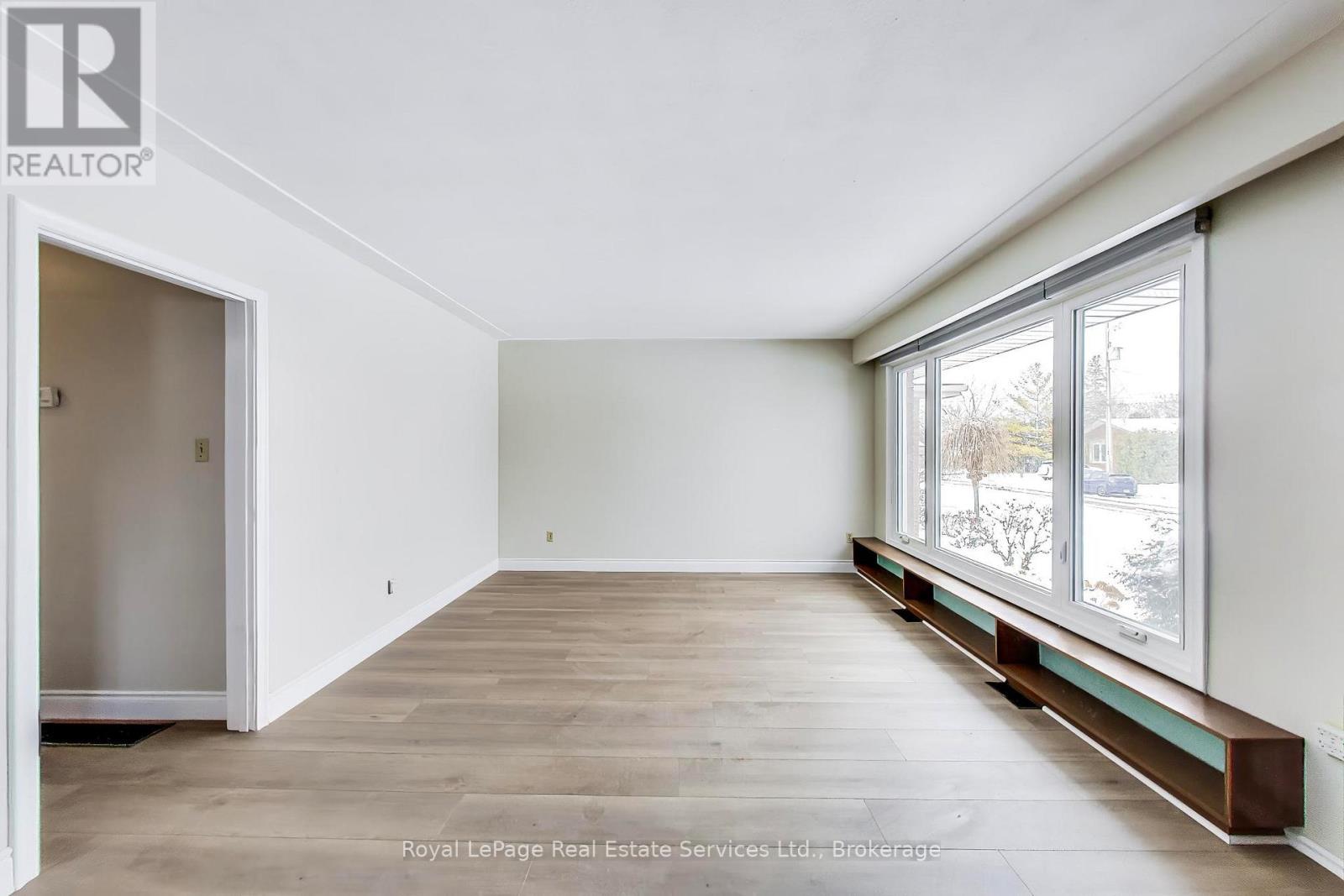 25 Sandringham Avenue, Hamilton (Westcliffe), Ontario  L9C 2H3 - Photo 4 - X12888614