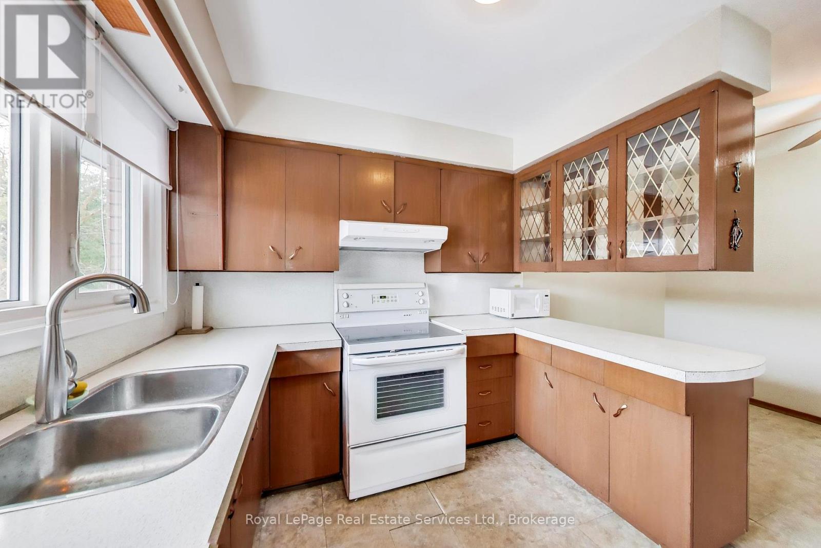 25 Sandringham Avenue, Hamilton (Westcliffe), Ontario  L9C 2H3 - Photo 7 - X12888614