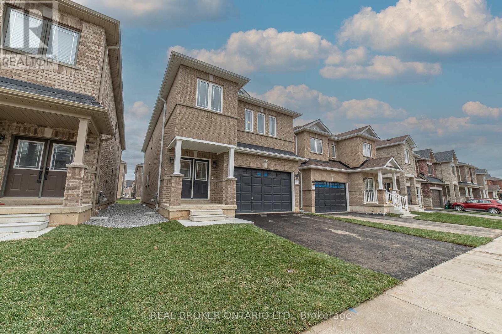 225 Palace Street, Thorold (Thorold Downtown), Ontario  L2V 5G7 - Photo 3 - X12888674