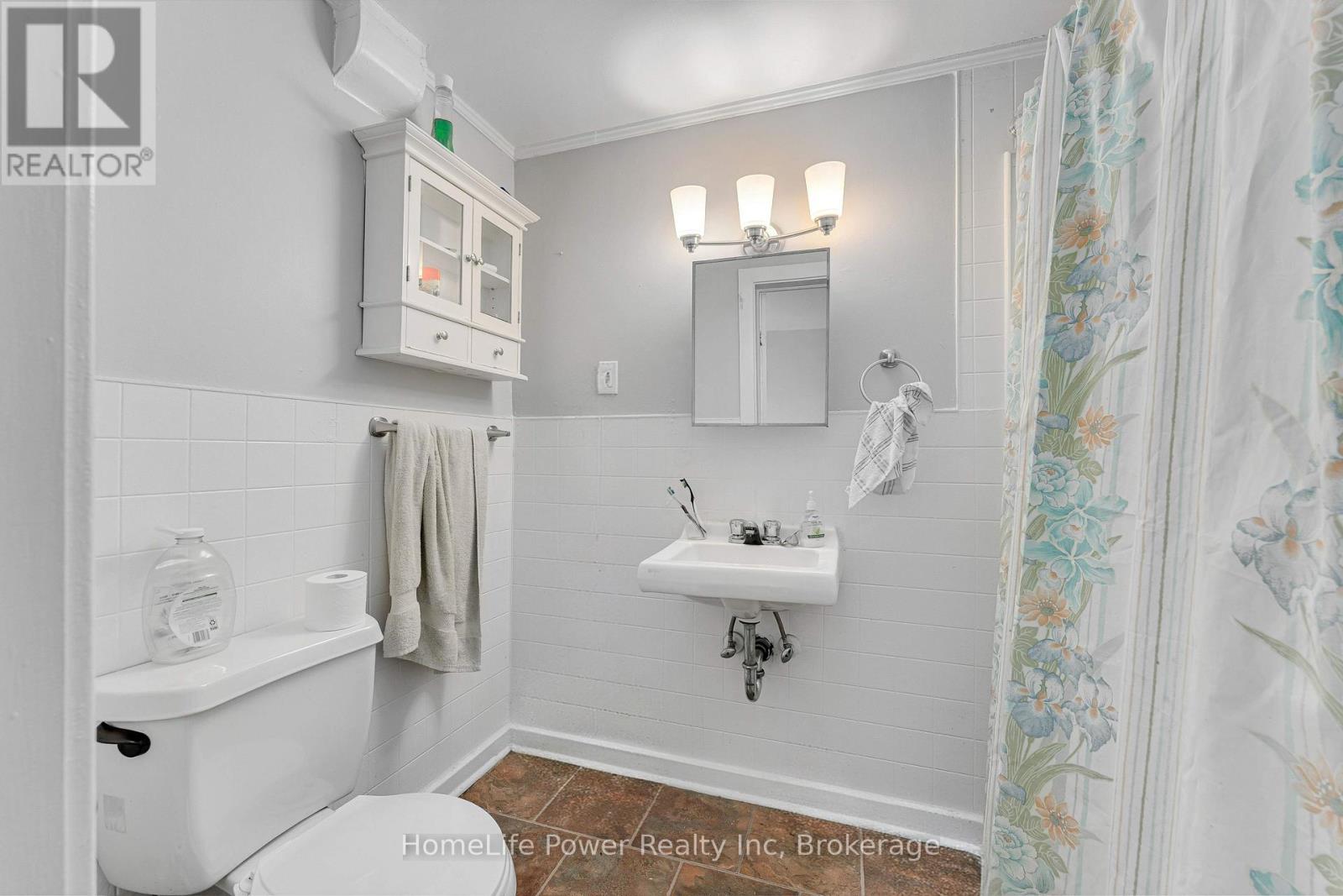 207 Wellington Street, Kingston (East Of Sir John A. Blvd), Ontario  K7K 2Y6 - Photo 11 - X12888538