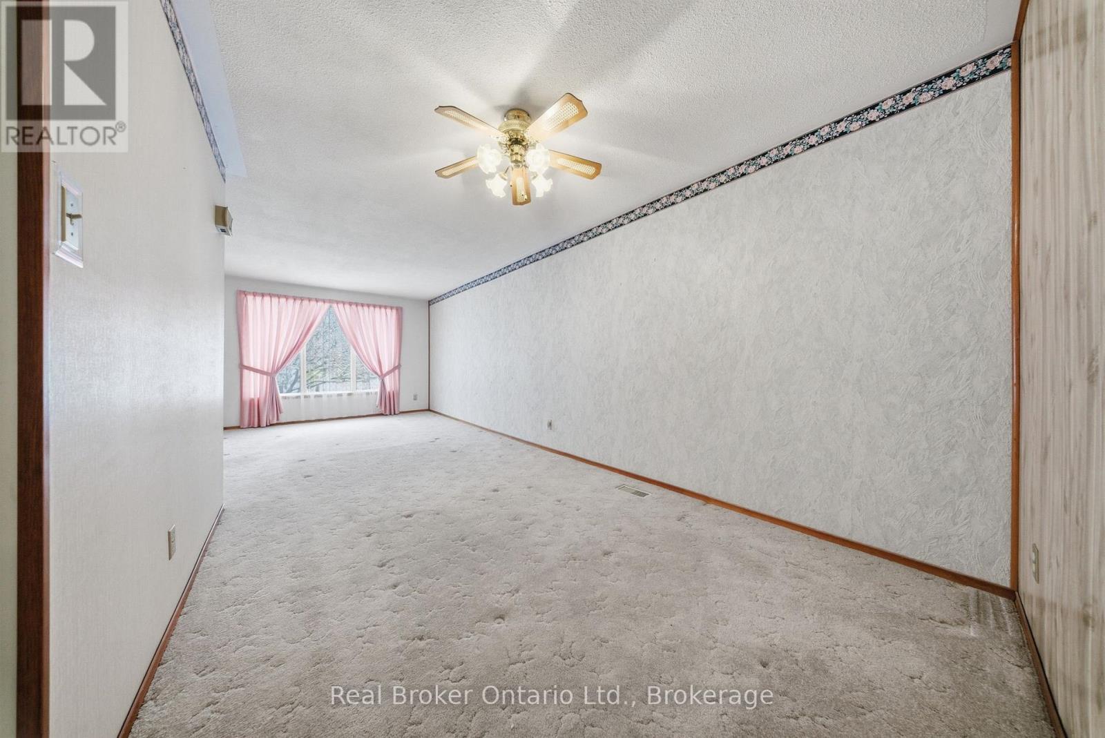 142 Bee Street, Woodstock (Woodstock - South), Ontario  N4S 3Z4 - Photo 13 - X12888644