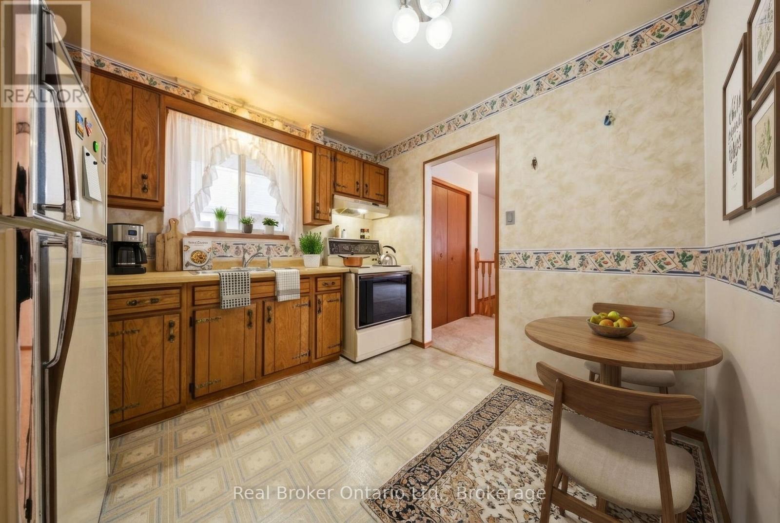 142 Bee Street, Woodstock (Woodstock - South), Ontario  N4S 3Z4 - Photo 14 - X12888644