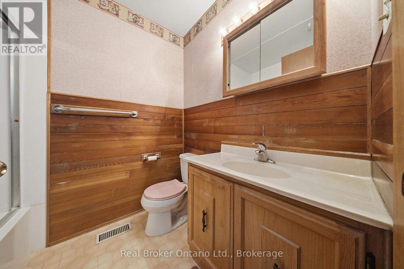 142 Bee Street, Woodstock (Woodstock - South), Ontario  N4S 3Z4 - Photo 16 - X12888644