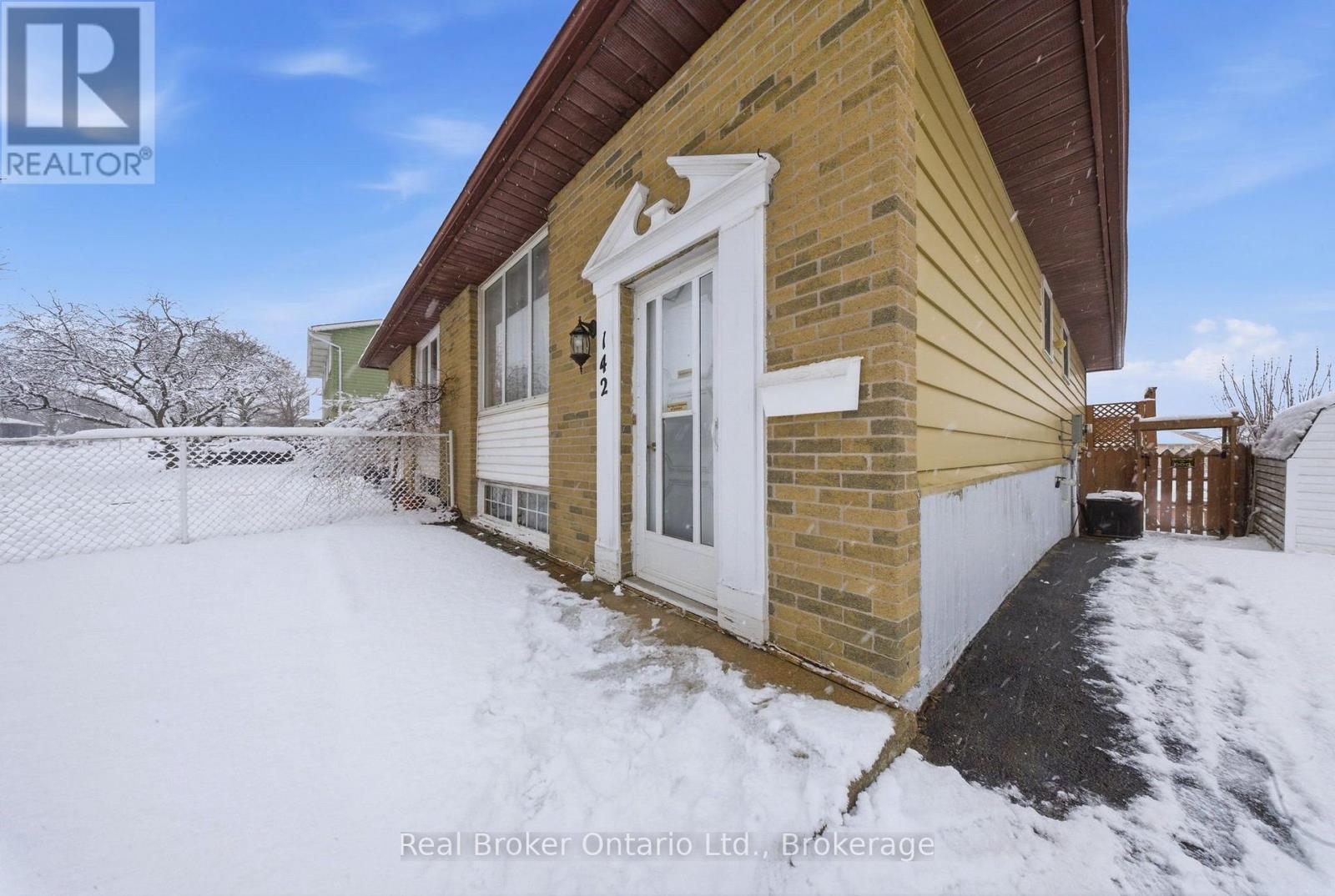 142 Bee Street, Woodstock (Woodstock - South), Ontario  N4S 3Z4 - Photo 3 - X12888644