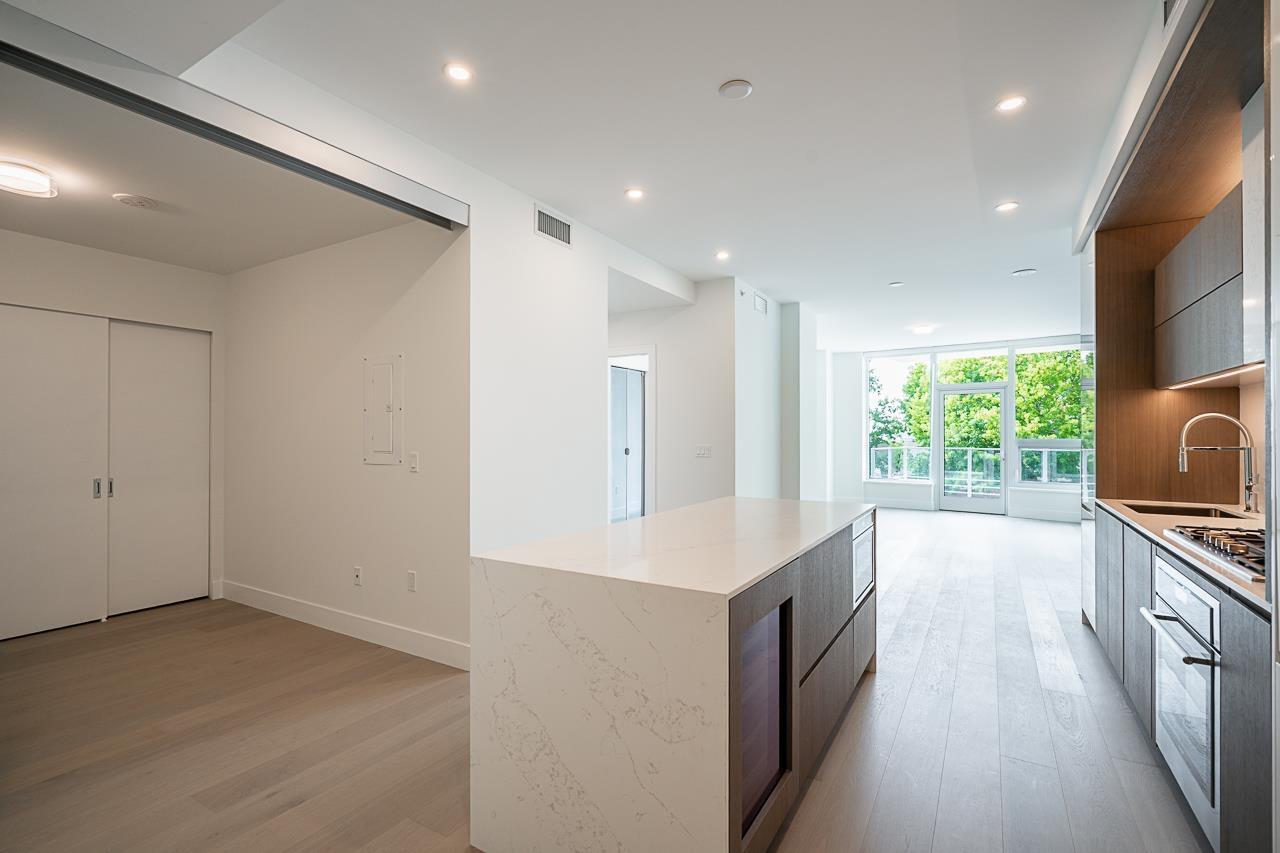 Listing Picture 3 of 27 : 212 1342 JOHNSTON ROAD, White Rock - 魯藝地產 Yvonne Lu Group - MLS Medallion Club Member