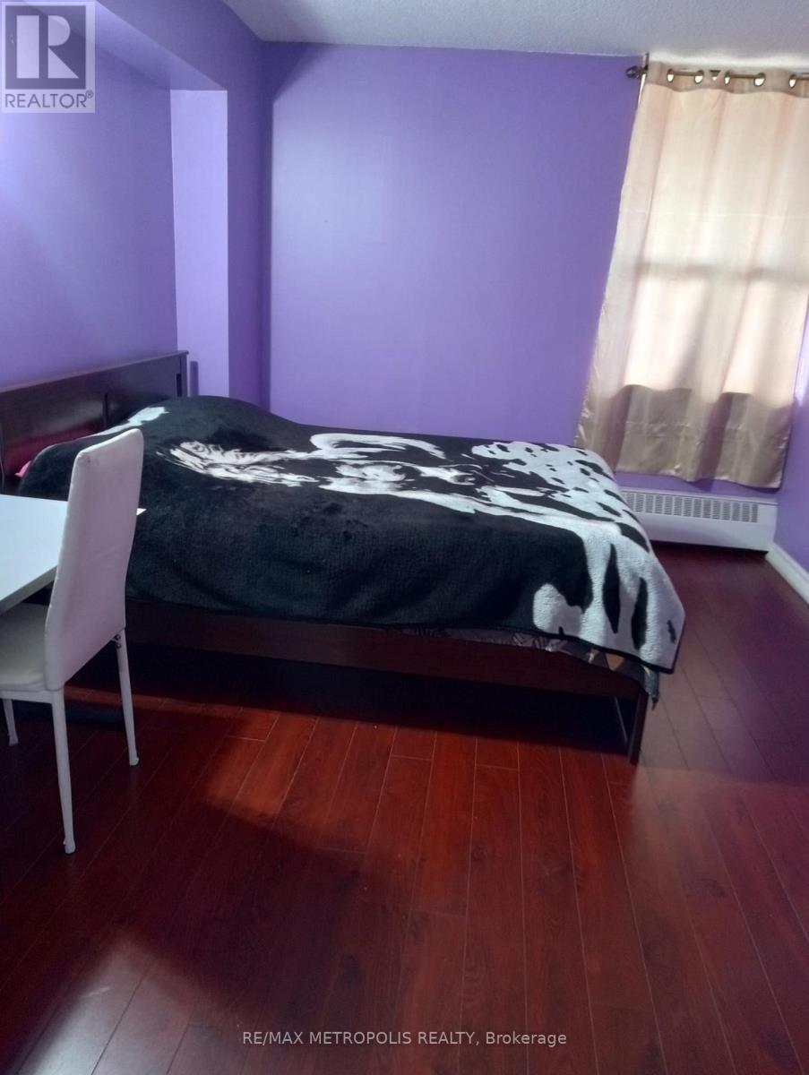 202 - 25 Sunrise Avenue, Toronto (Victoria Village), Ontario  M4A 2S2 - Photo 2 - C12888654