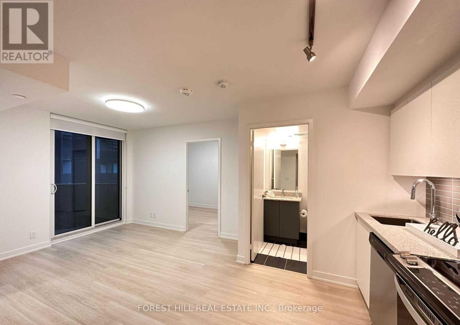 302 - 30 Tretti Way, Toronto (Clanton Park), Ontario  M3H 0E3 - Photo 4 - C12888672