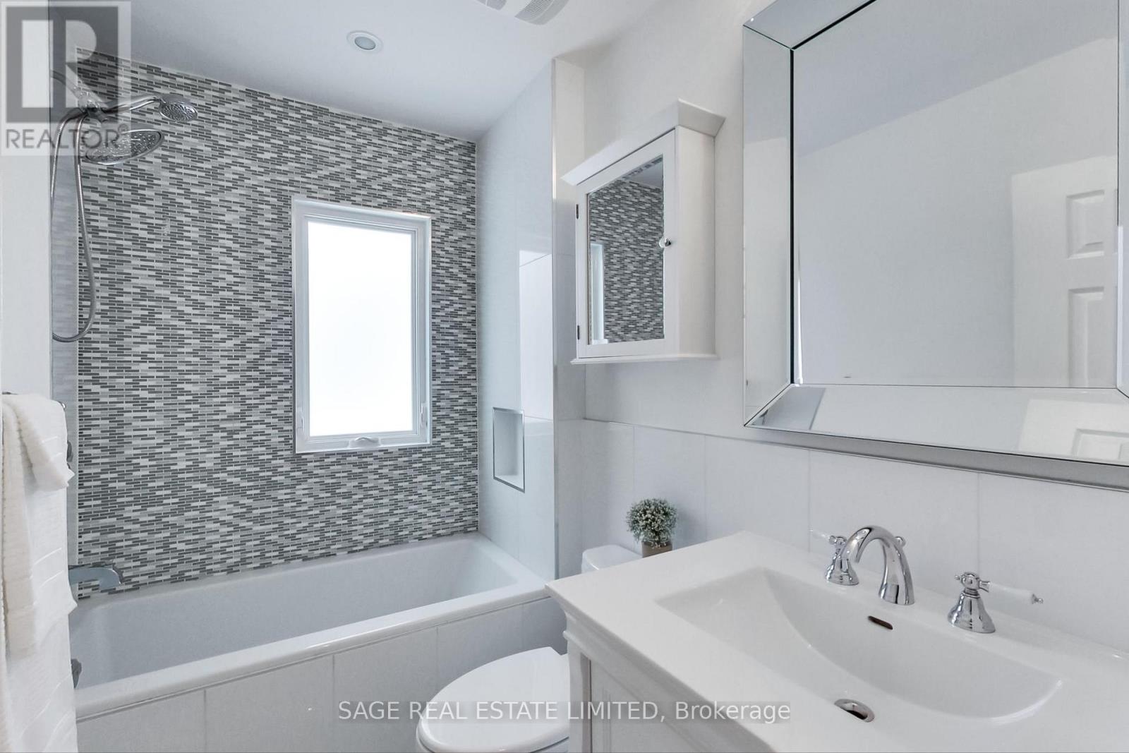 176 Lawlor Avenue, Toronto, Ontario  M4E 3M1 - Photo 15 - E12888698