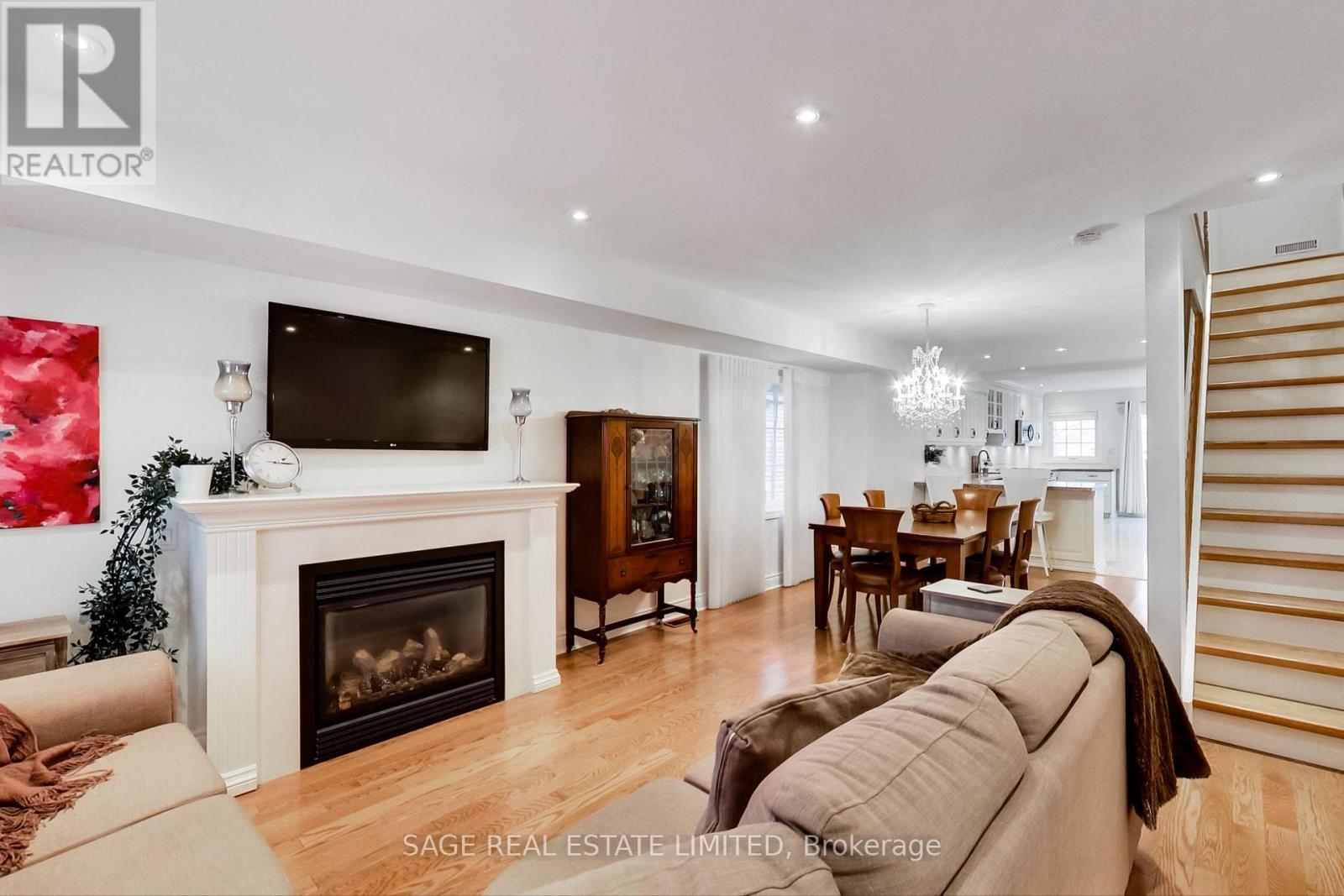 176 Lawlor Avenue, Toronto, Ontario  M4E 3M1 - Photo 2 - E12888698