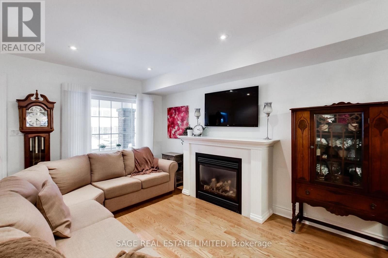 176 Lawlor Avenue, Toronto, Ontario  M4E 3M1 - Photo 3 - E12888698