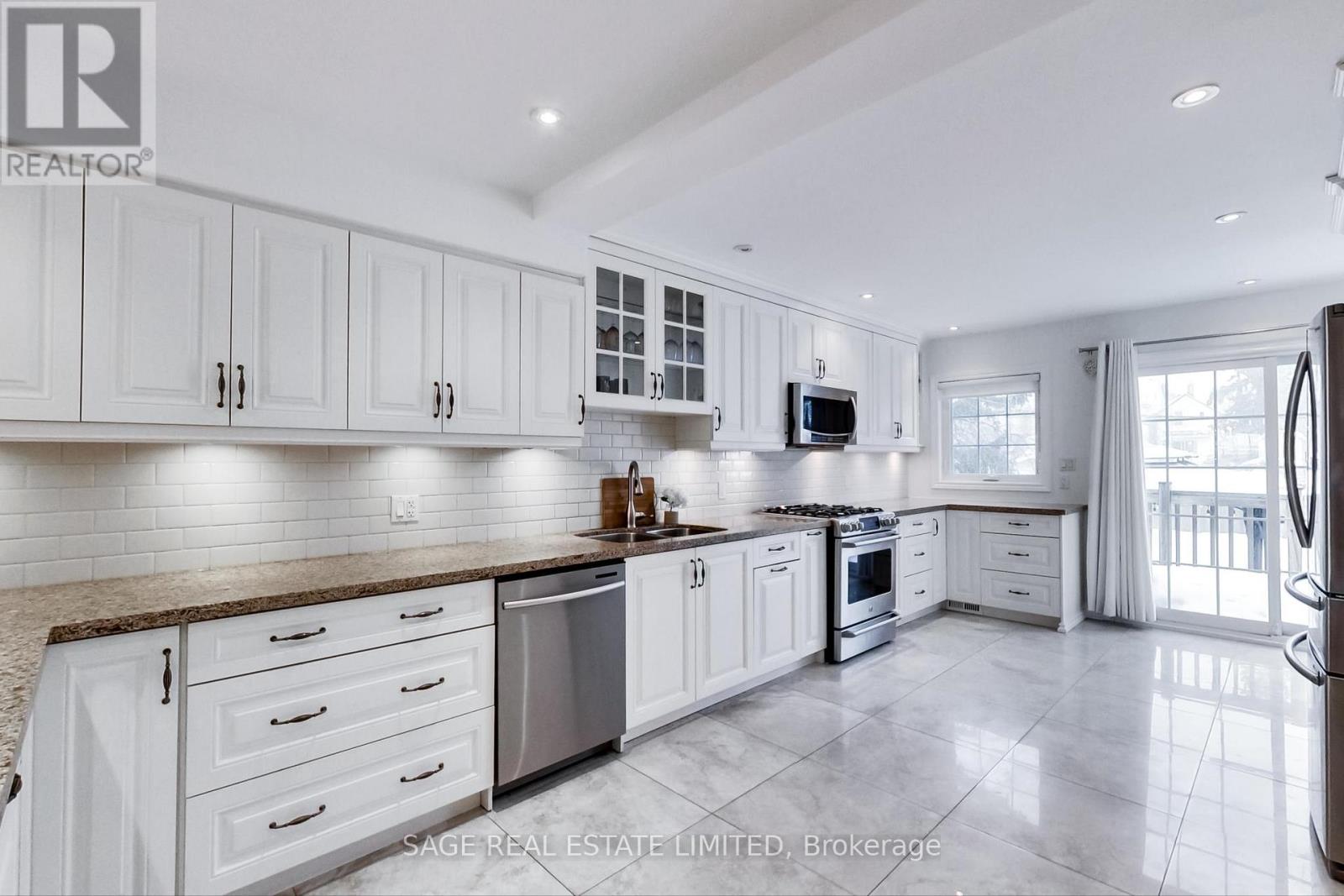 176 Lawlor Avenue, Toronto, Ontario  M4E 3M1 - Photo 8 - E12888698