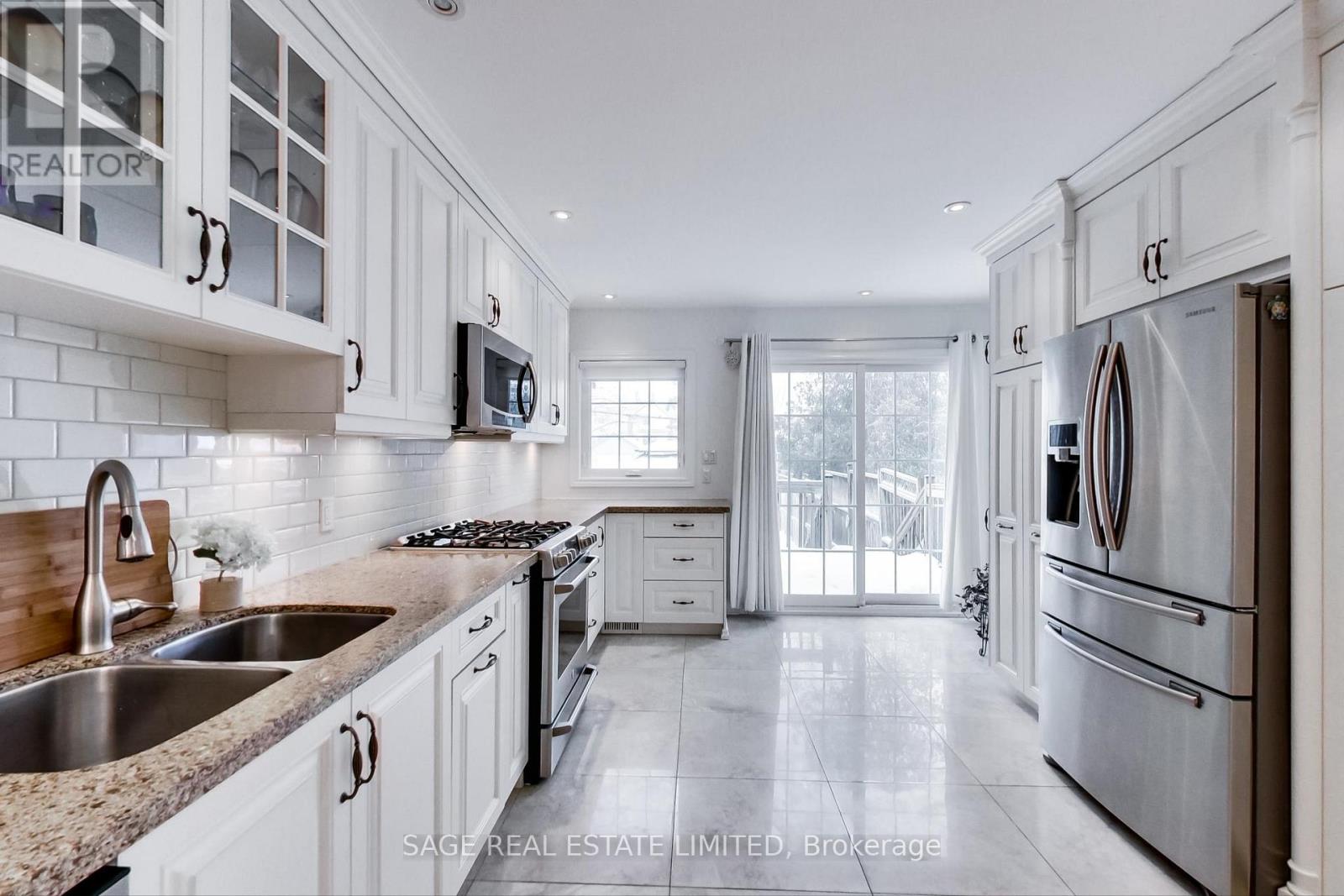 176 Lawlor Avenue, Toronto, Ontario  M4E 3M1 - Photo 9 - E12888698