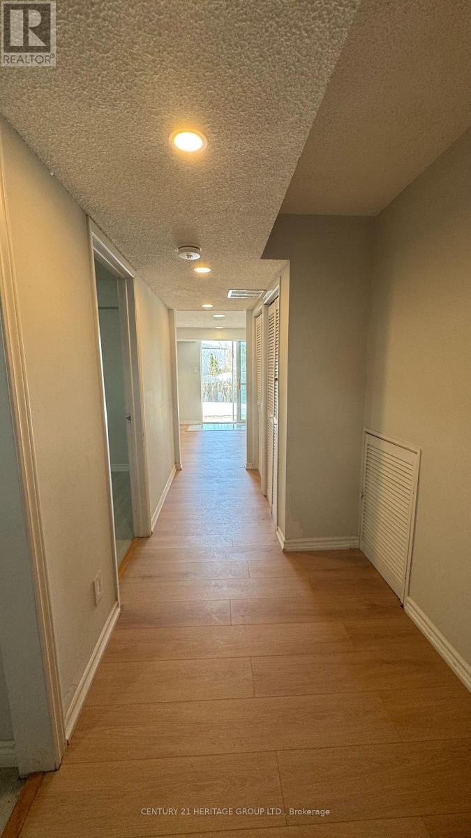 Bsmt - 735 Pam Crescent, Newmarket (Huron Heights-Leslie Valley), Ontario  L3Y 5B7 - Photo 8 - N12888536