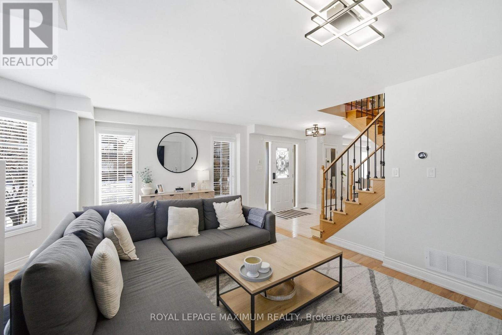 2 Castle Park Boulevard, Vaughan, Ontario  L4H 1M5 - Photo 10 - N12888564