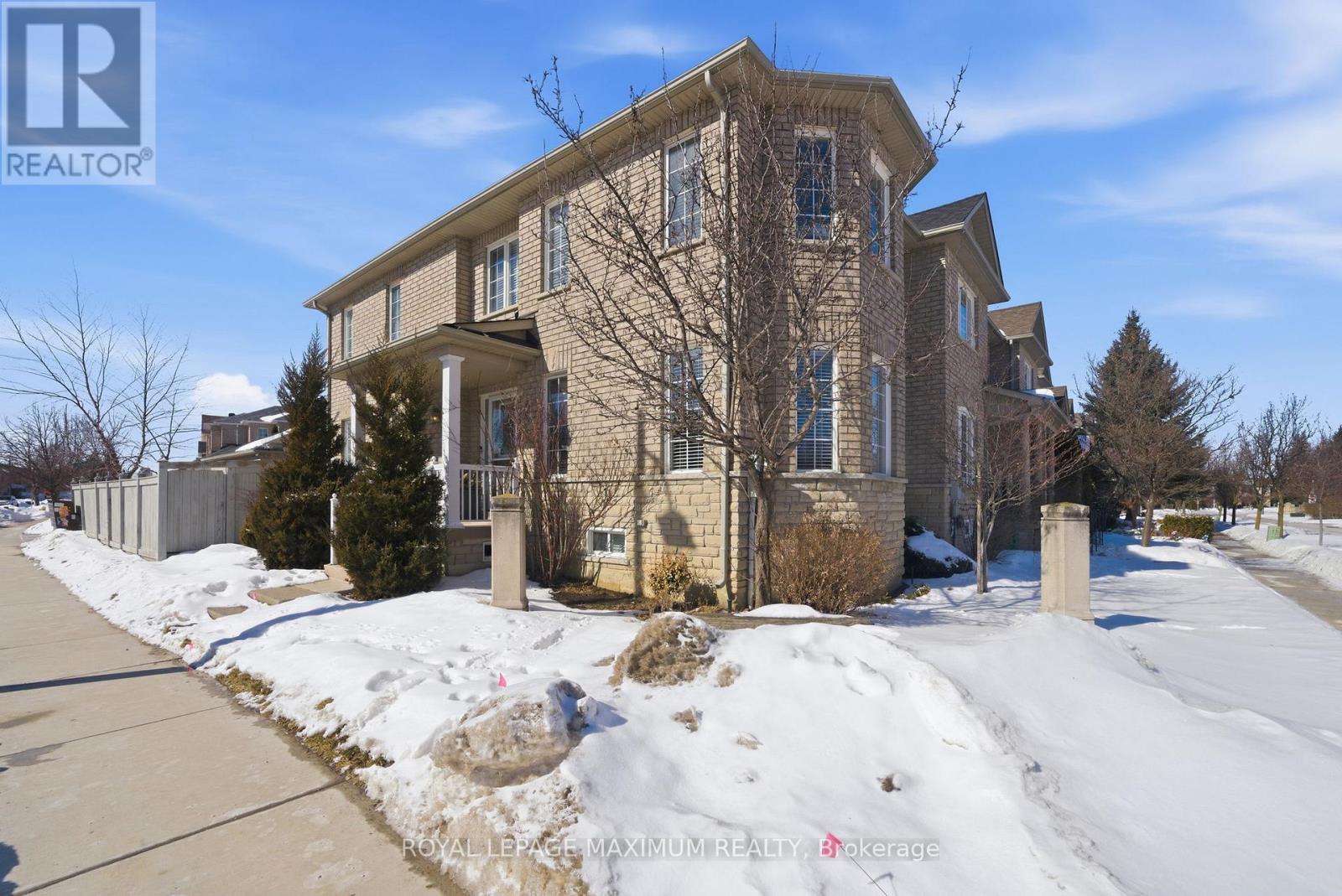 2 Castle Park Boulevard, Vaughan, Ontario  L4H 1M5 - Photo 2 - N12888564