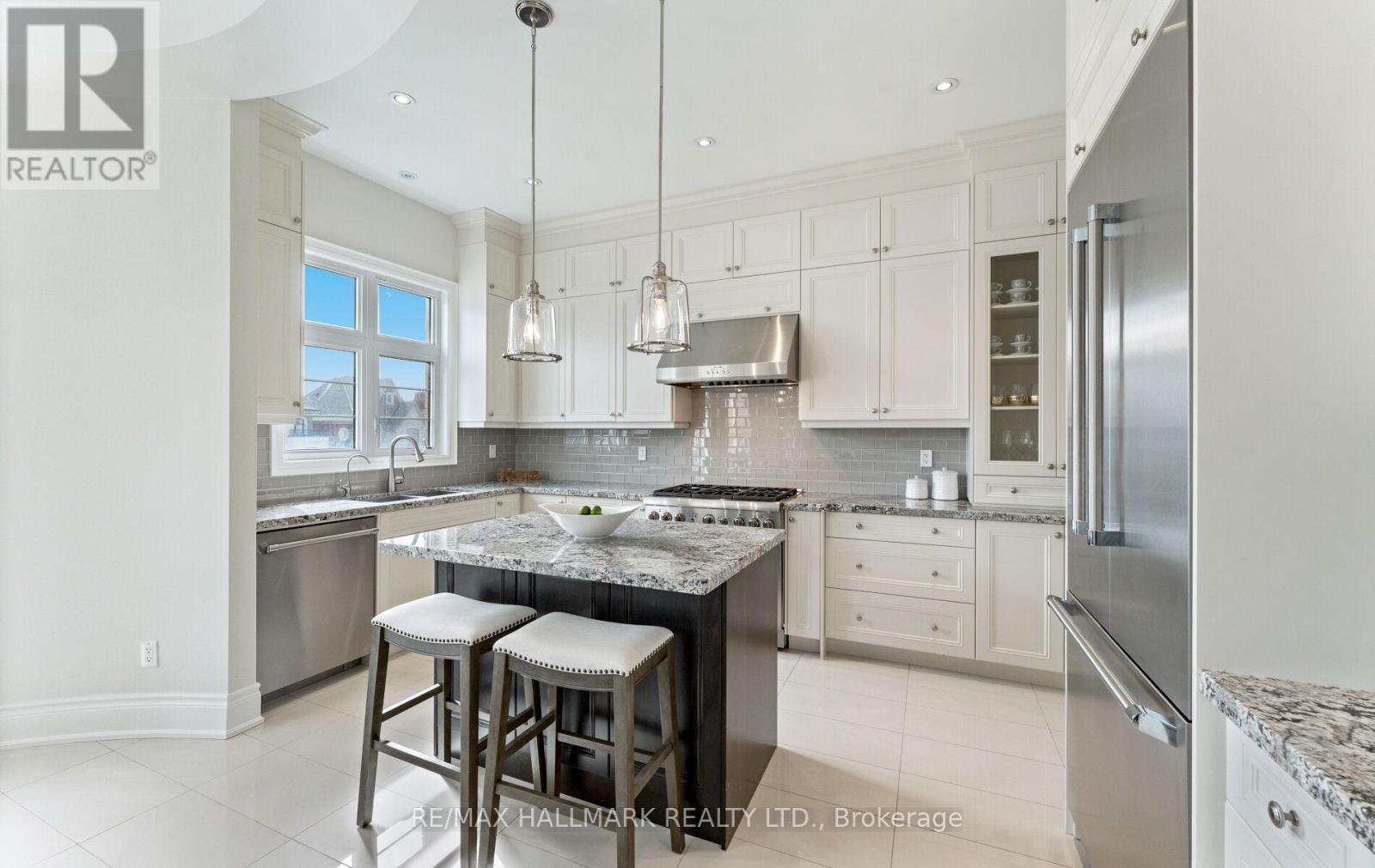 7 Perrigo Court, Vaughan (Patterson), Ontario  L6A 4W8 - Photo 14 - N12888646