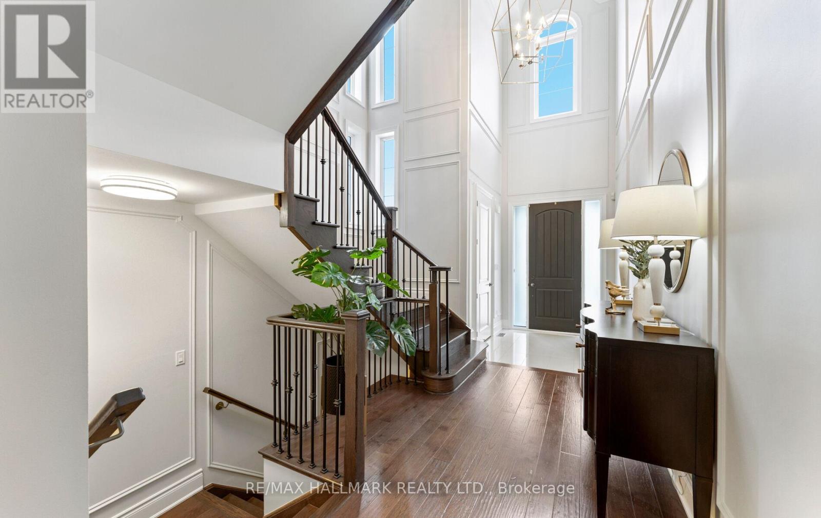 7 Perrigo Court, Vaughan (Patterson), Ontario  L6A 4W8 - Photo 4 - N12888646