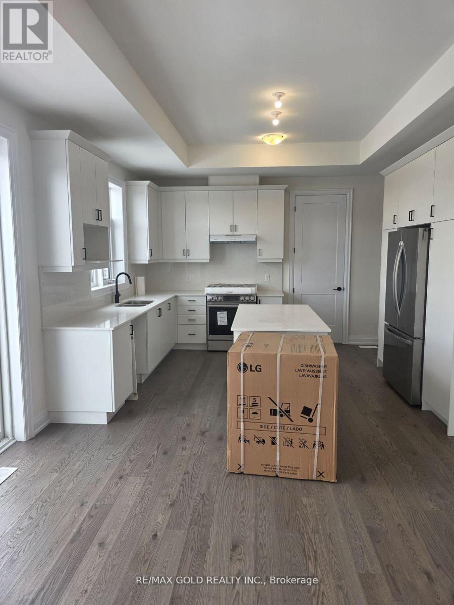 8 Vinnicombe Drive, Oro-Medonte, Ontario  L0L 2L0 - Photo 10 - S12888700