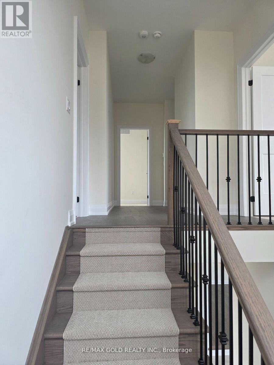 8 Vinnicombe Drive, Oro-Medonte, Ontario  L0L 2L0 - Photo 15 - S12888700