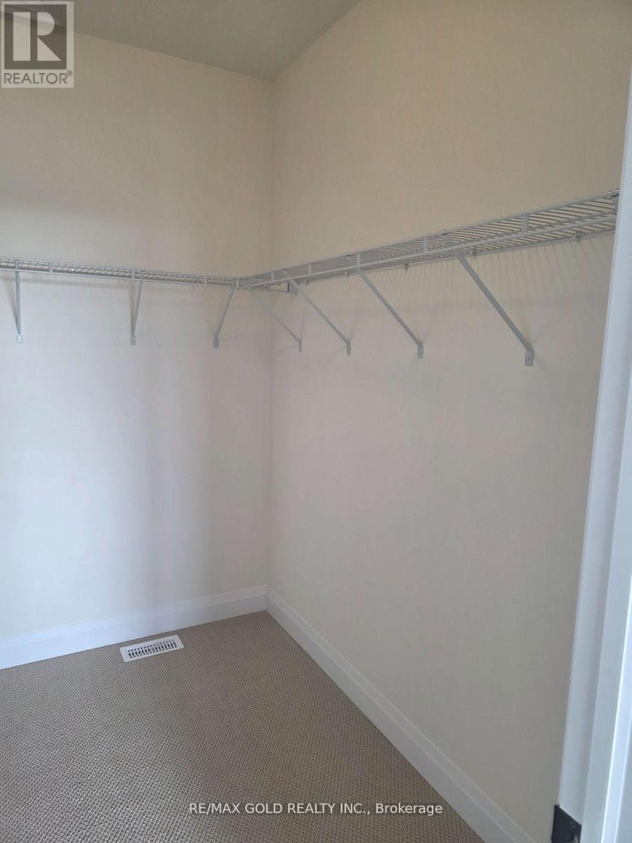 8 Vinnicombe Drive, Oro-Medonte, Ontario  L0L 2L0 - Photo 22 - S12888700