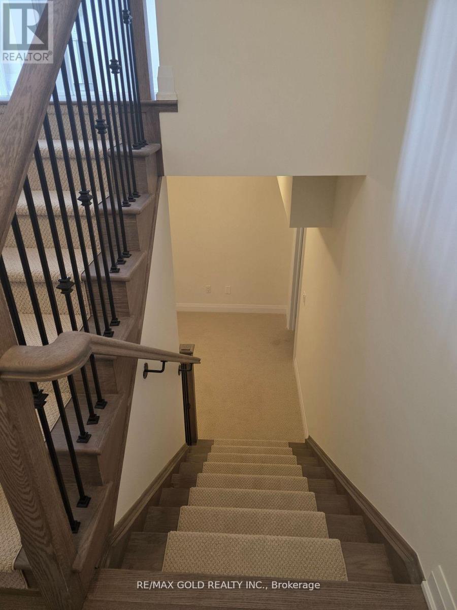 8 Vinnicombe Drive, Oro-Medonte, Ontario  L0L 2L0 - Photo 28 - S12888700