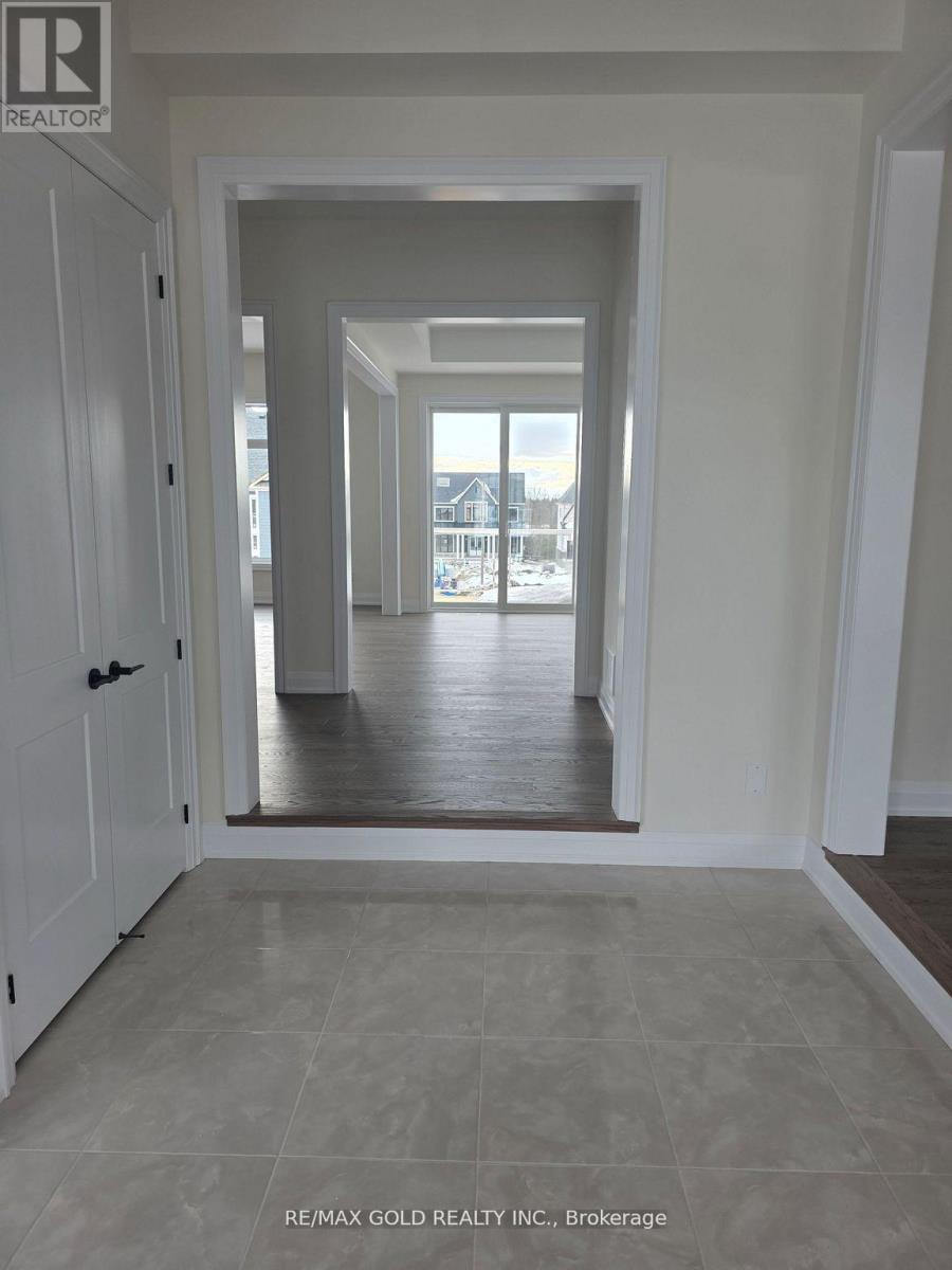 8 Vinnicombe Drive, Oro-Medonte, Ontario  L0L 2L0 - Photo 3 - S12888700