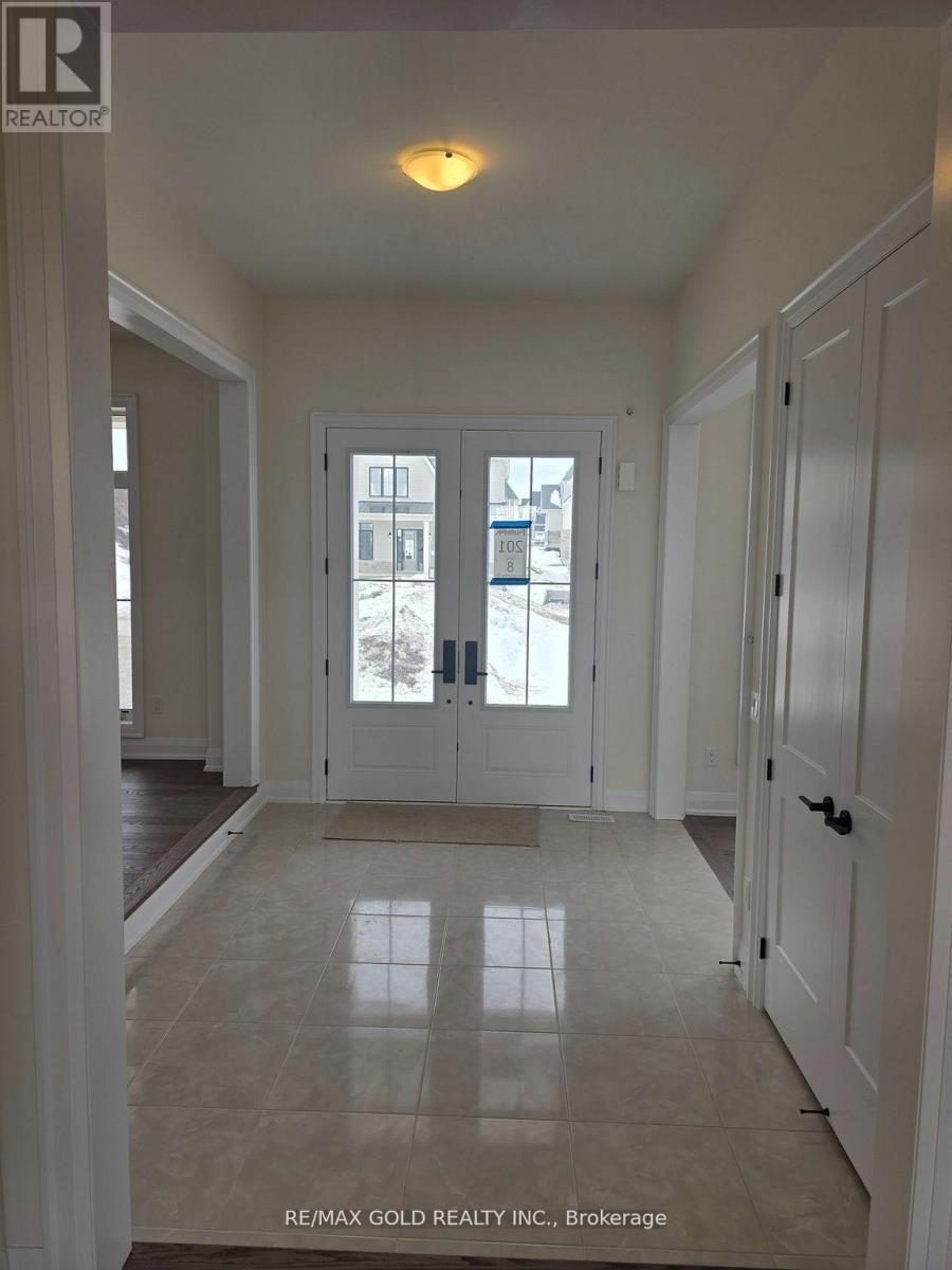 8 Vinnicombe Drive, Oro-Medonte, Ontario  L0L 2L0 - Photo 4 - S12888700