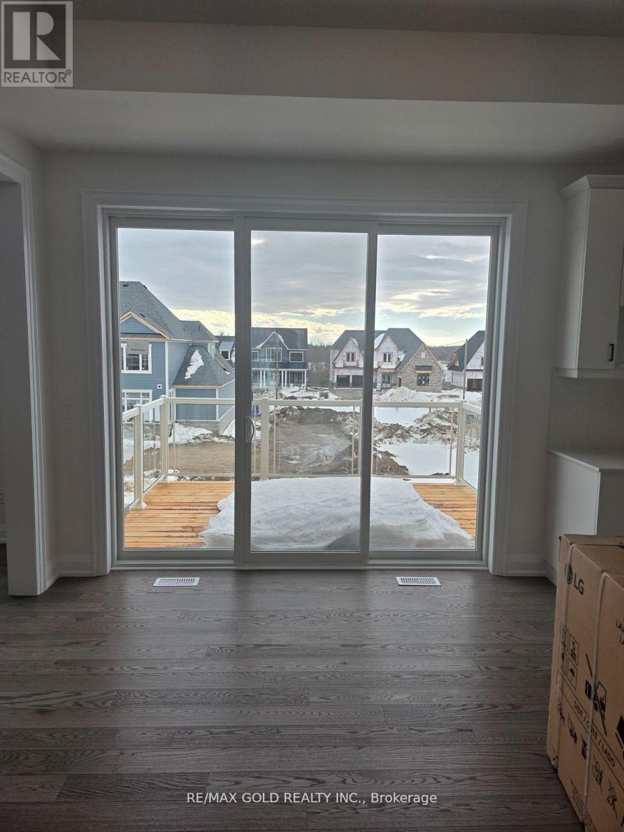 8 Vinnicombe Drive, Oro-Medonte, Ontario  L0L 2L0 - Photo 9 - S12888700