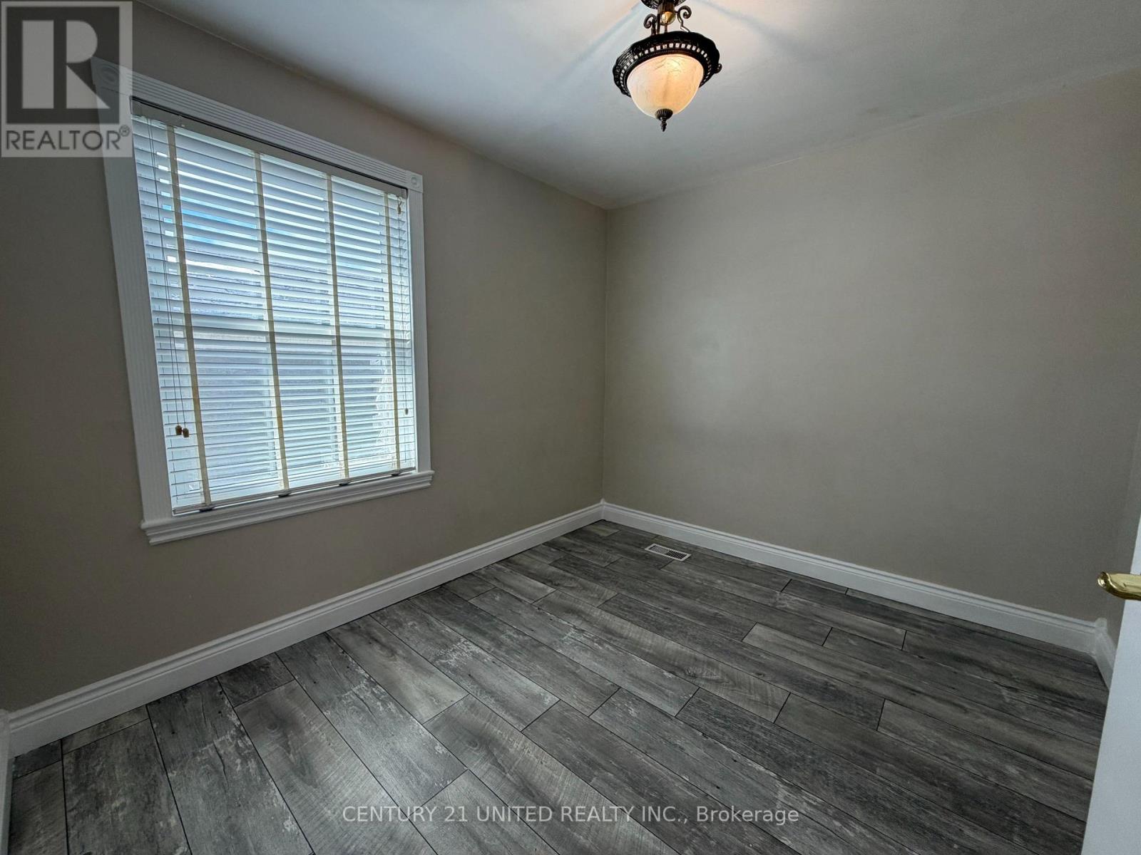 Upper - 685 Armour Road, Peterborough, Ontario  K9H 1Z5 - Photo 12 - X12887546