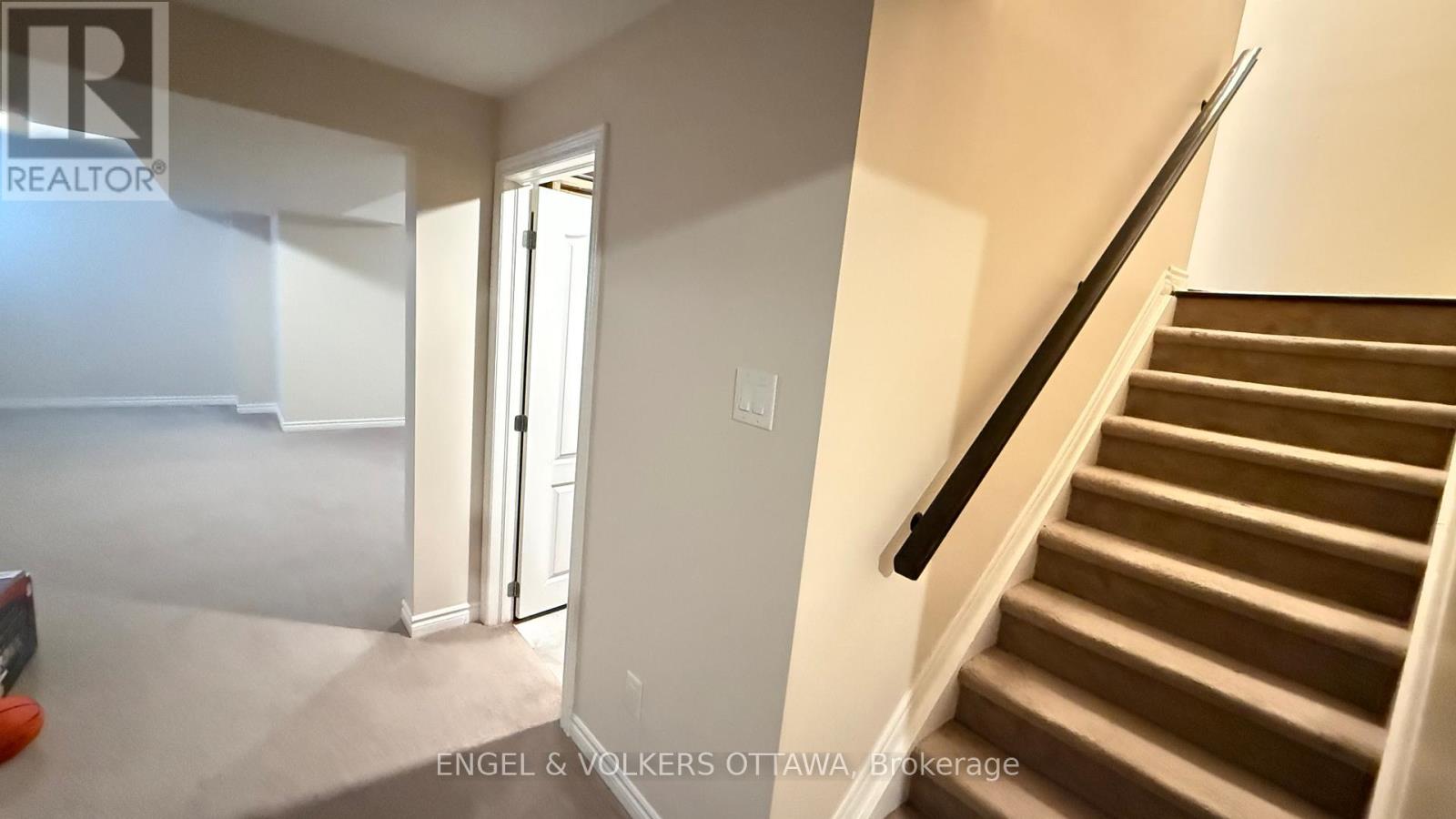 611 Silver Spruce Way, Ottawa, Ontario  K2M 0L2 - Photo 24 - X12888598