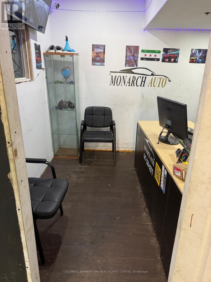 45 Iron Street, Toronto, Ontario  M9W 1H1 - Photo 11 - W12888542