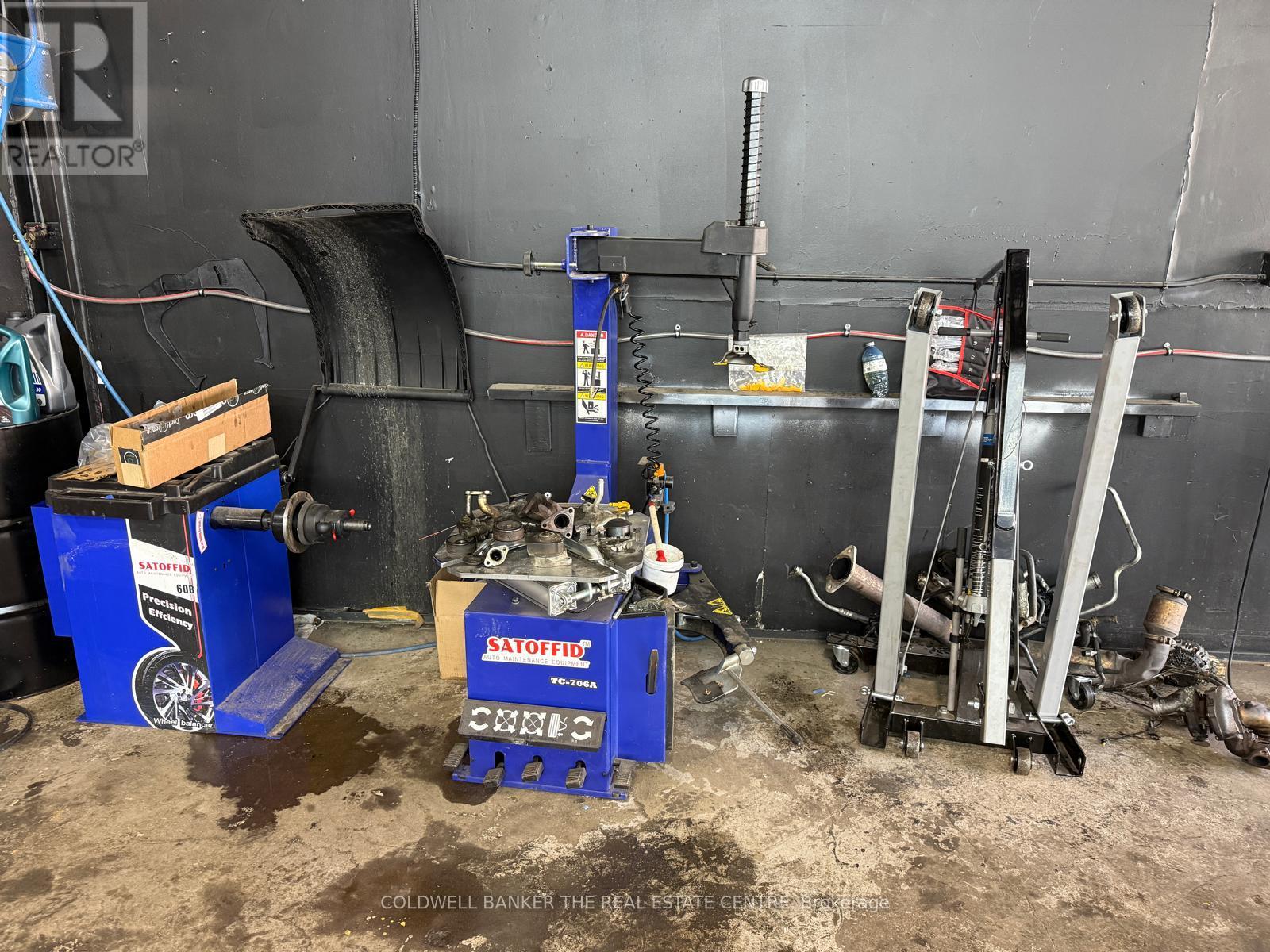 45 Iron Street, Toronto, Ontario  M9W 1H1 - Photo 6 - W12888542