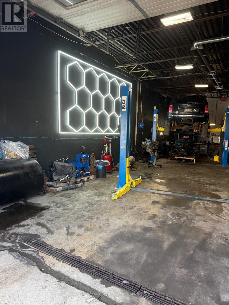 45 Iron Street, Toronto, Ontario  M9W 1H1 - Photo 7 - W12888542